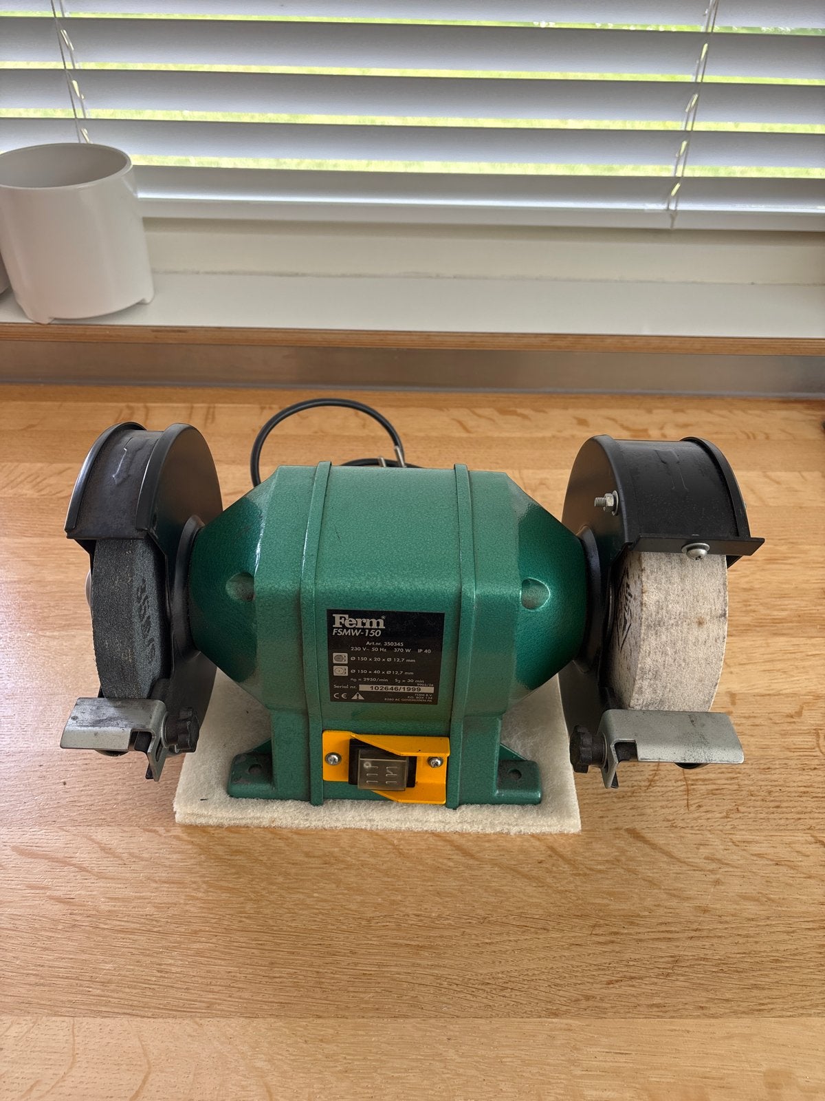 FERM bankslijpmachine FSMW-150, Ophalen, Gebruikt, Minder dan 700 watt, Werkbankslijpmachine