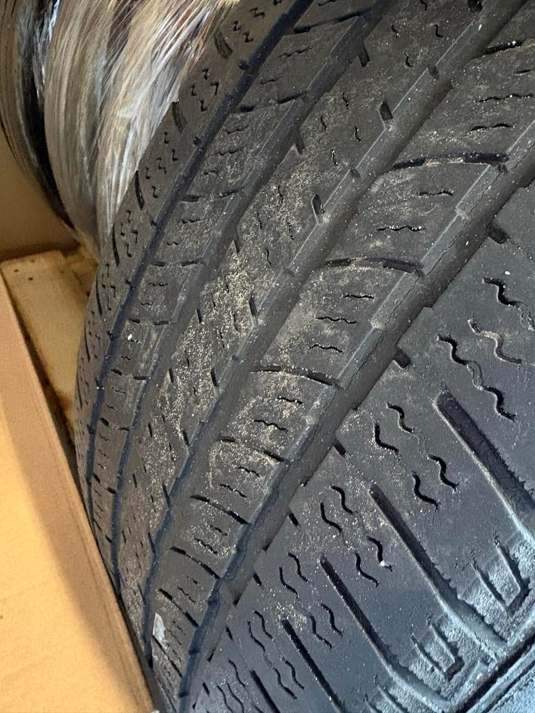 Set velgen met banden Dodge Ram 1500 2022 20 inch, Ophalen, Gebruikt, 275 mm, Banden en Velgen