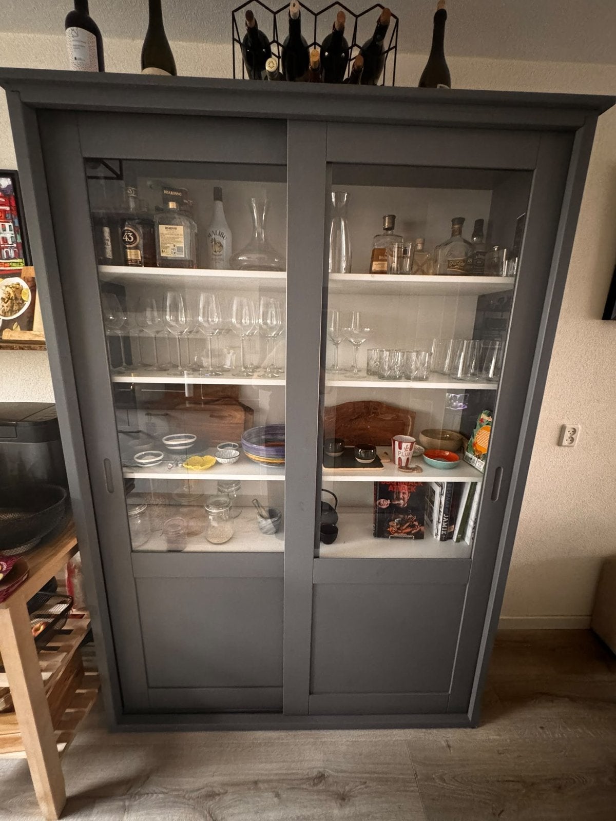 WOOOD Vitrinekast met schuifdeuren - 207x143x44 cm, Ophalen, Gebruikt, 100 tot 150 cm, 200 cm of meer