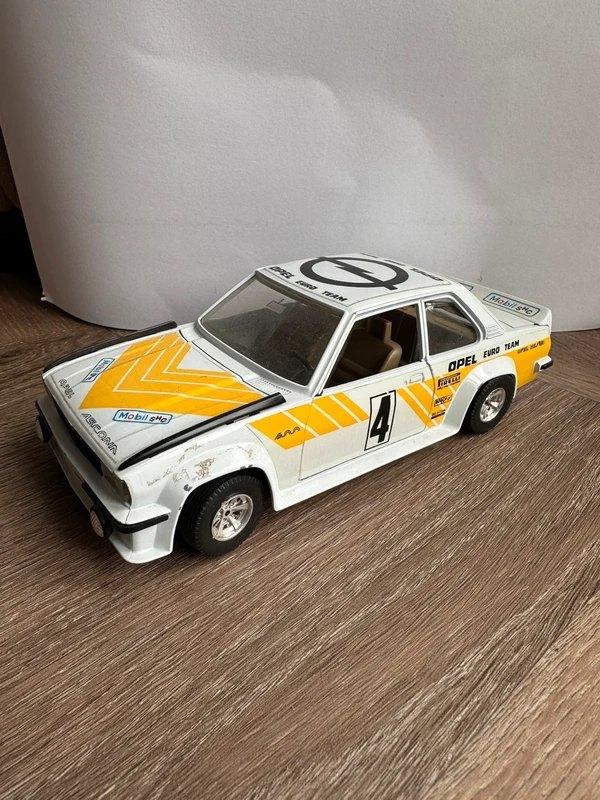 Bburago Opel Ascona B 400 rallyauto, Ophalen of Verzenden, Zo goed als nieuw, Auto, Bburago