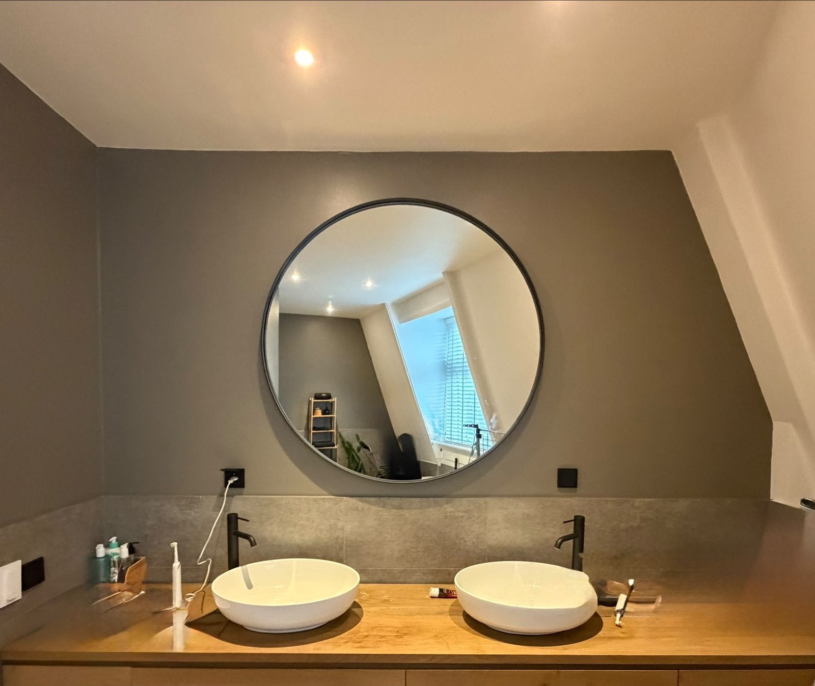 Ronde spiegel 115cm - perfect voor slaapkamer of badkamer, Huis en Inrichting, Ophalen, 100 tot 150 cm, Rond, Zo goed als nieuw
