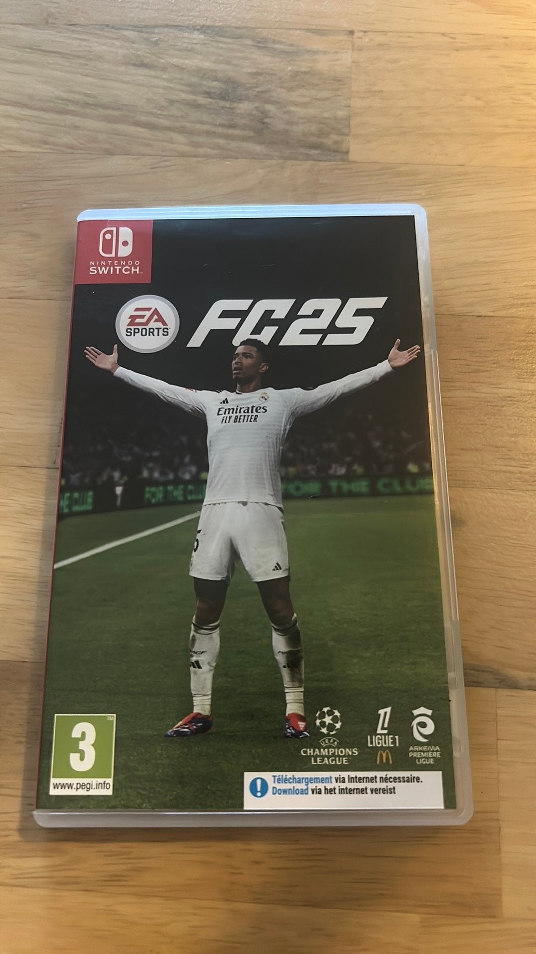Nintendo switch Fifa 25, Spelcomputers en Games, Ophalen, Zo goed als nieuw, Sport, 3 spelers of meer