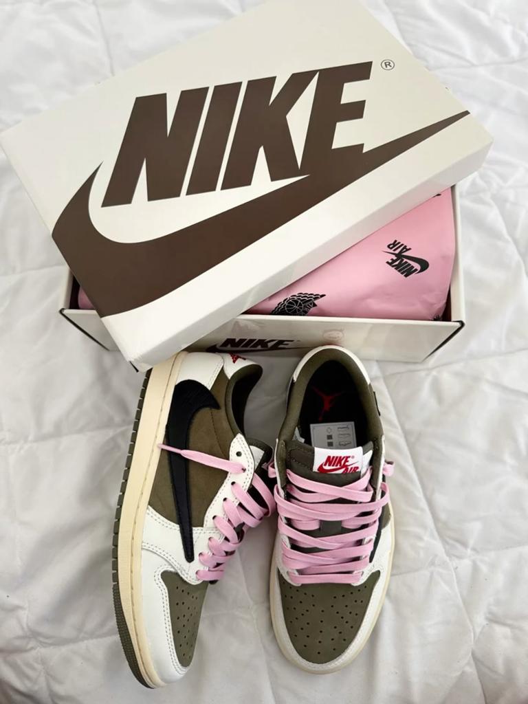 Travis scott sneakers, Kleding | Dames, Schoenen, Ophalen of Verzenden, Nieuw, Sneakers of Gympen