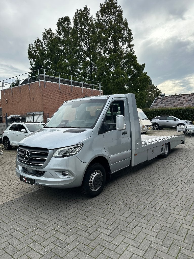 Mercedes-Benz Sprinter 2024 Grijs, Automaat, Dealer onderhouden, Stoelverwarming, 190 pk