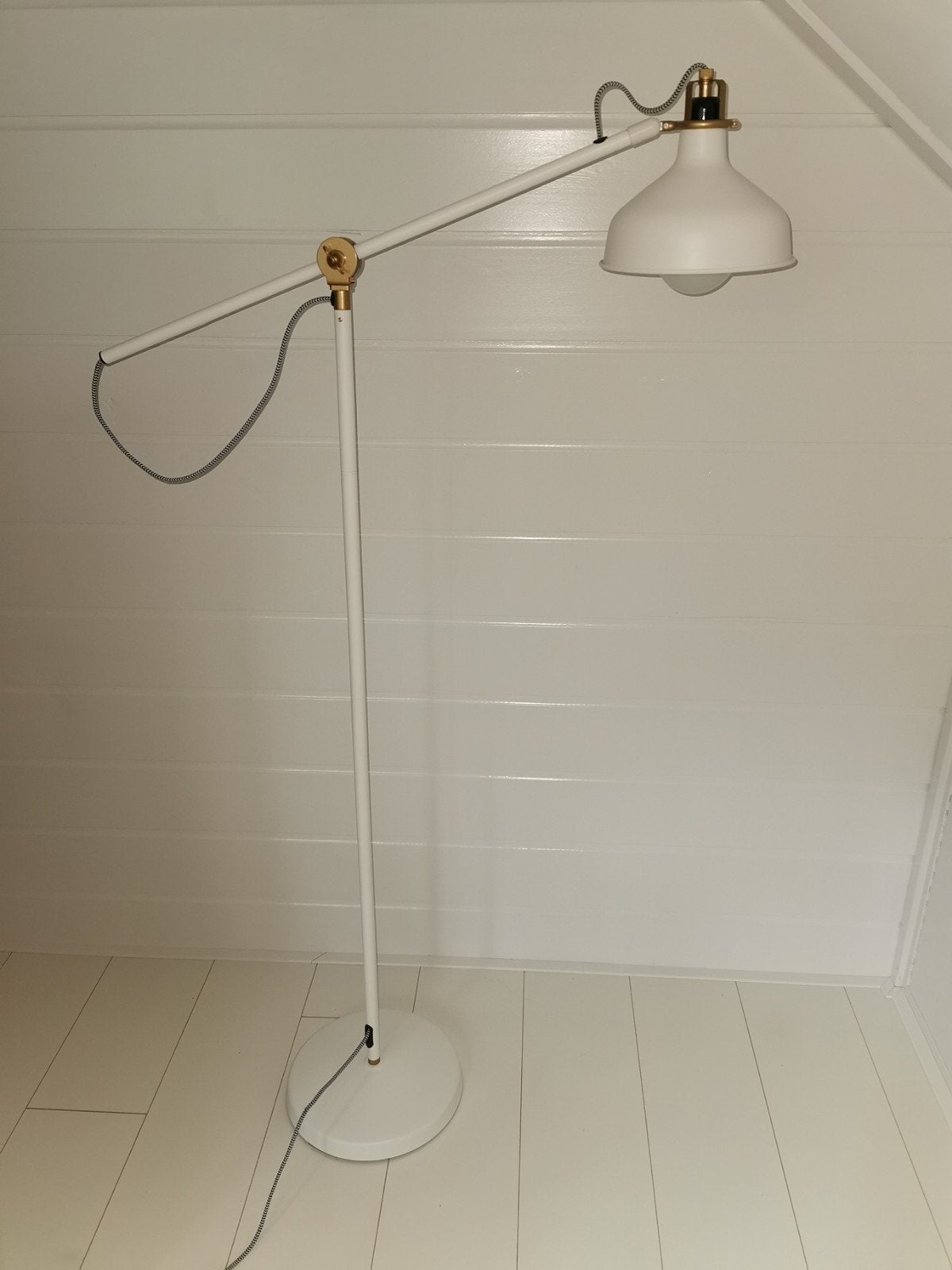 Witte vloerlamp / staande lamp (RANARP IKEA), Huis en Inrichting, Ophalen, E27 (groot), Zo goed als nieuw, Vintage, industrieel