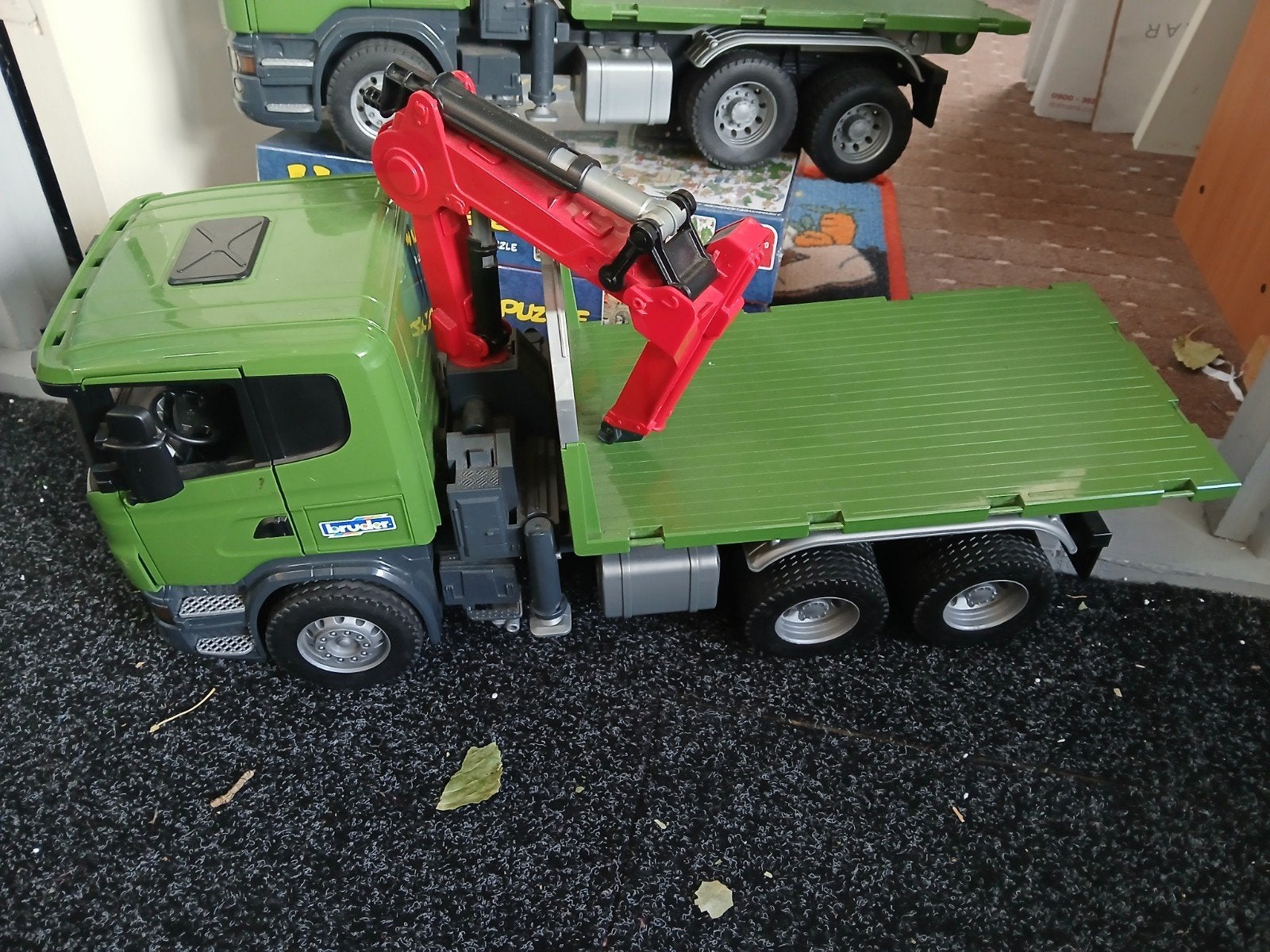 2x Bruder Scania vrachtwagen met kraan en laadbak, Ophalen, Gebruikt