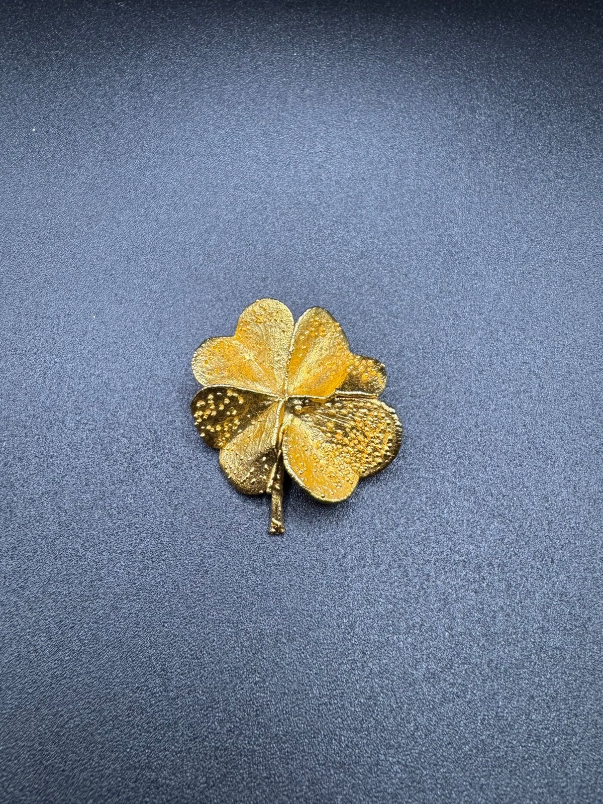 Gouden Klavertje Vier Broche - Gelukssymbool, Ophalen of Verzenden, Nieuw, 4 tot 7 cm, Overige materialen