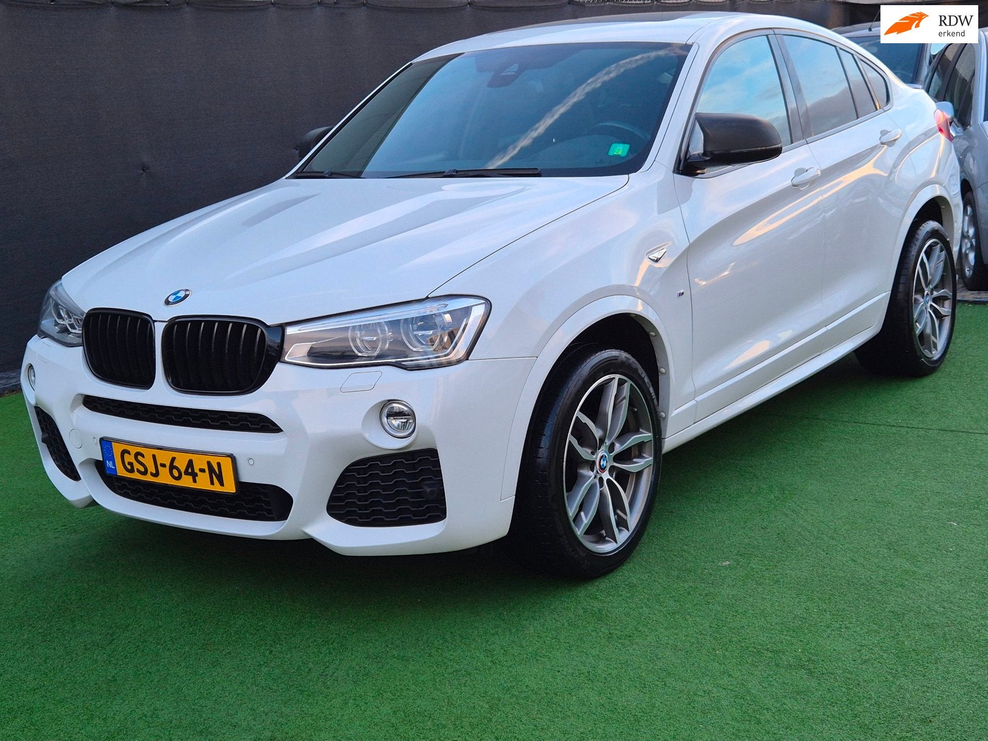 BMW X4 35i XDrive M-Pakket carbon!, Auto's, BMW, Automaat, Gebruikt, 2000 kg, Leder en Stof