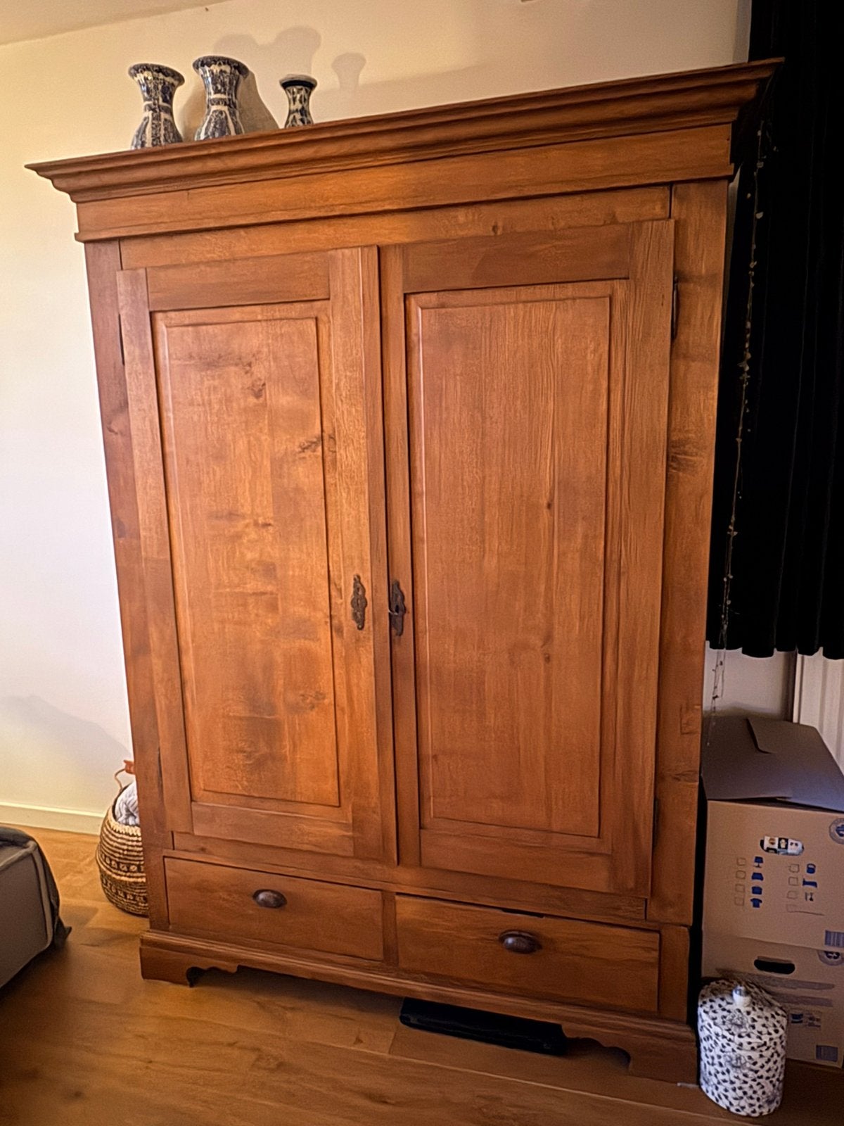 Eikenhouten kast, Ophalen