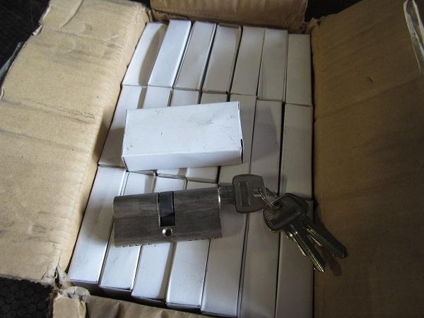 Nieuwe cilindersloten cilinder slot cilinders 65mm., Doe-het-zelf en Verbouw, Hang- en Sluitwerk, Nieuw, Slot, Koper of Messing