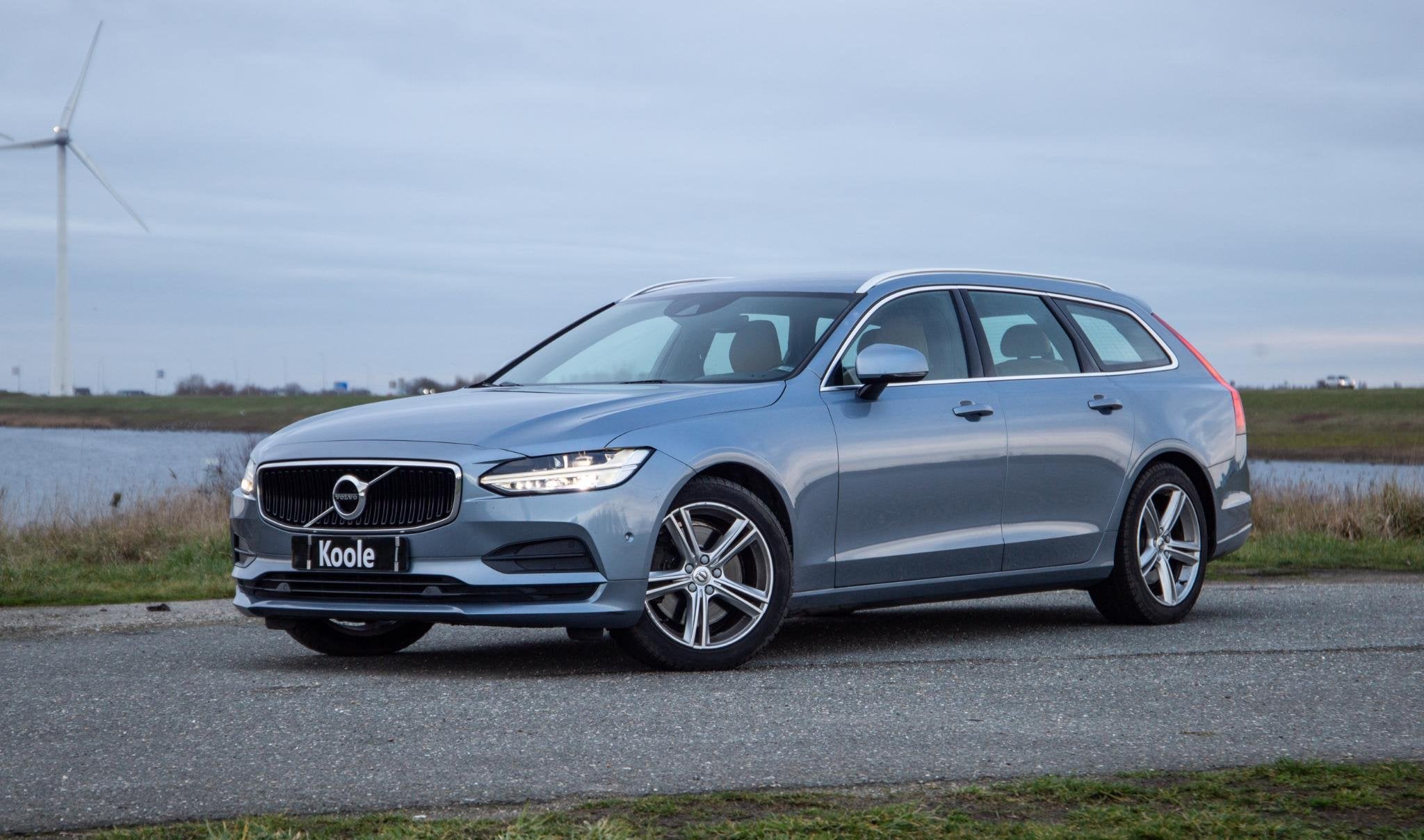 Volvo V90 2.0 T5 Momentum LEER / CARPLAY / ADAPTIVE CRUISE /, 15 km/l, Euro 6, 1969 cc, Blauw
