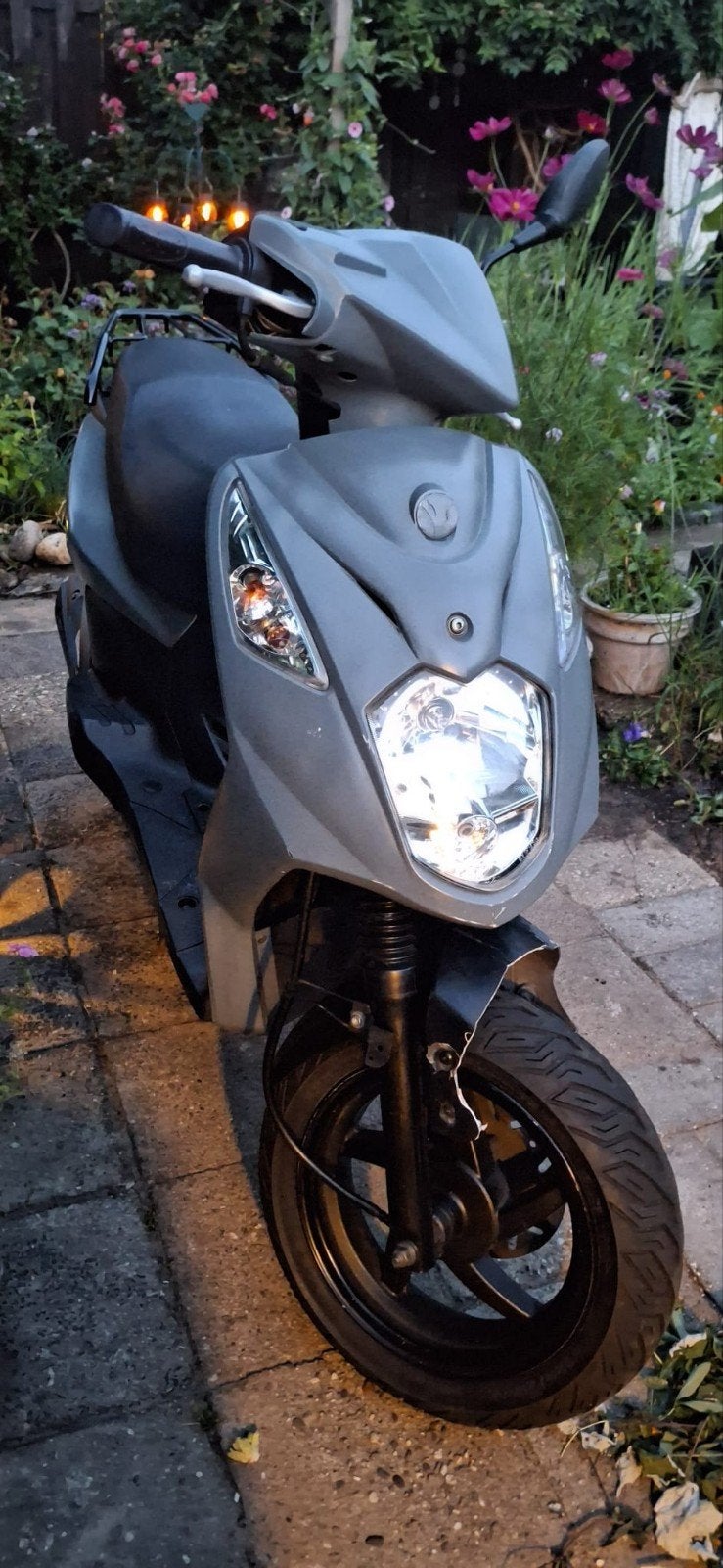 Sym Orbit 2 uit 2014 mat grijs met scherm en beenkleed, Ophalen, Gebruikt, Maximaal 45 km/u, Benzine