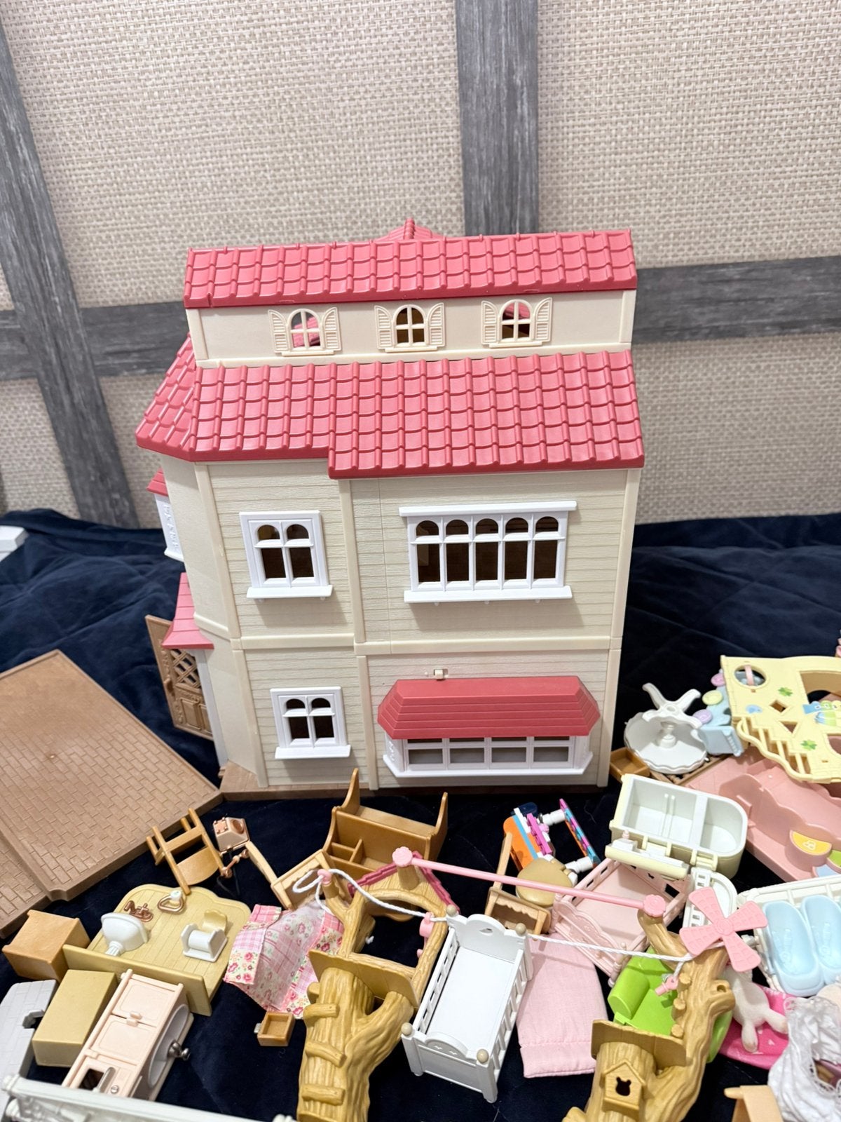 Sylvanian Families huis met veel toebehoren, Ophalen, Zo goed als nieuw, Poppenhuis