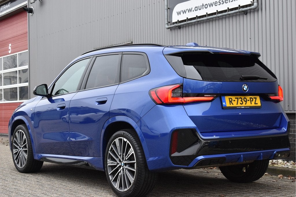 BMW X1 sDrive18i M-sport Nieuwe type! Elek. trekhaak/achterk, Auto's, BMW, 136 pk, Gebruikt, Euro 6, Blauw