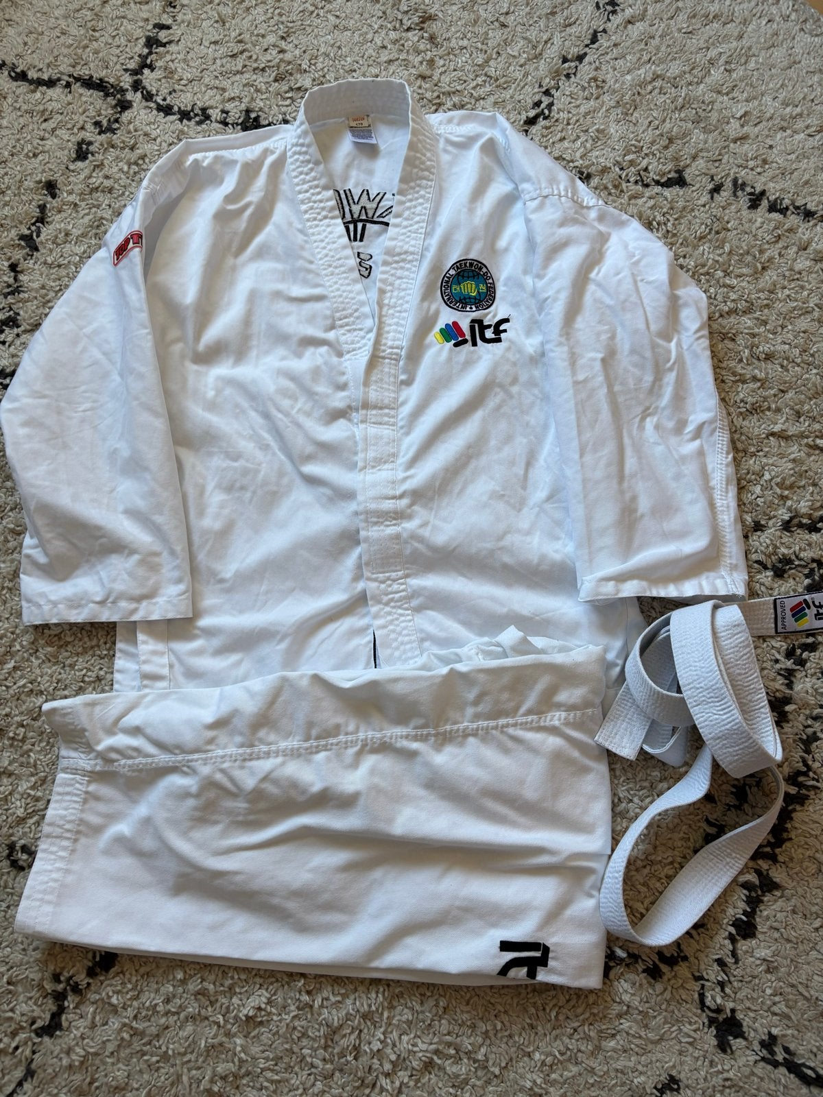 Taekwondo pak (dobok) - Maat 170 - In goede staat, Ophalen of Verzenden, Gebruikt, Taekwondo, Vechtsportpak