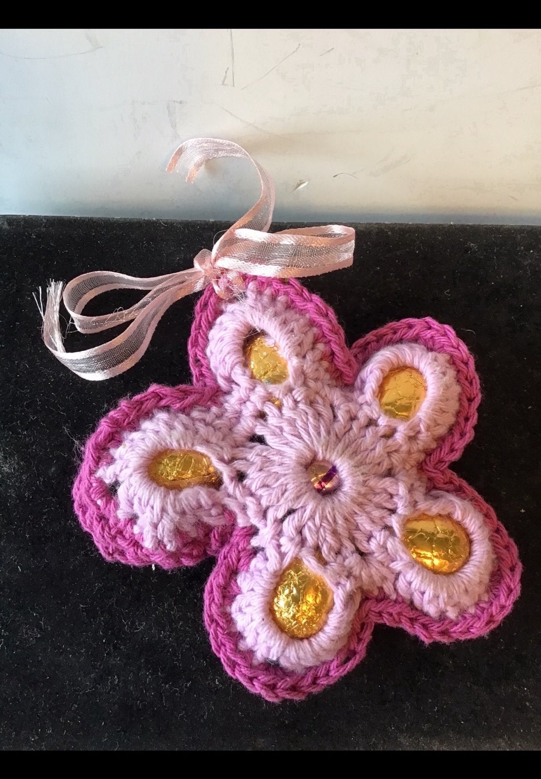 Leuk haakwerk, paas decoratie voor 6 paaseitjes. Roze + lila, Diversen, Pasen, Ophalen of Verzenden, Zo goed als nieuw