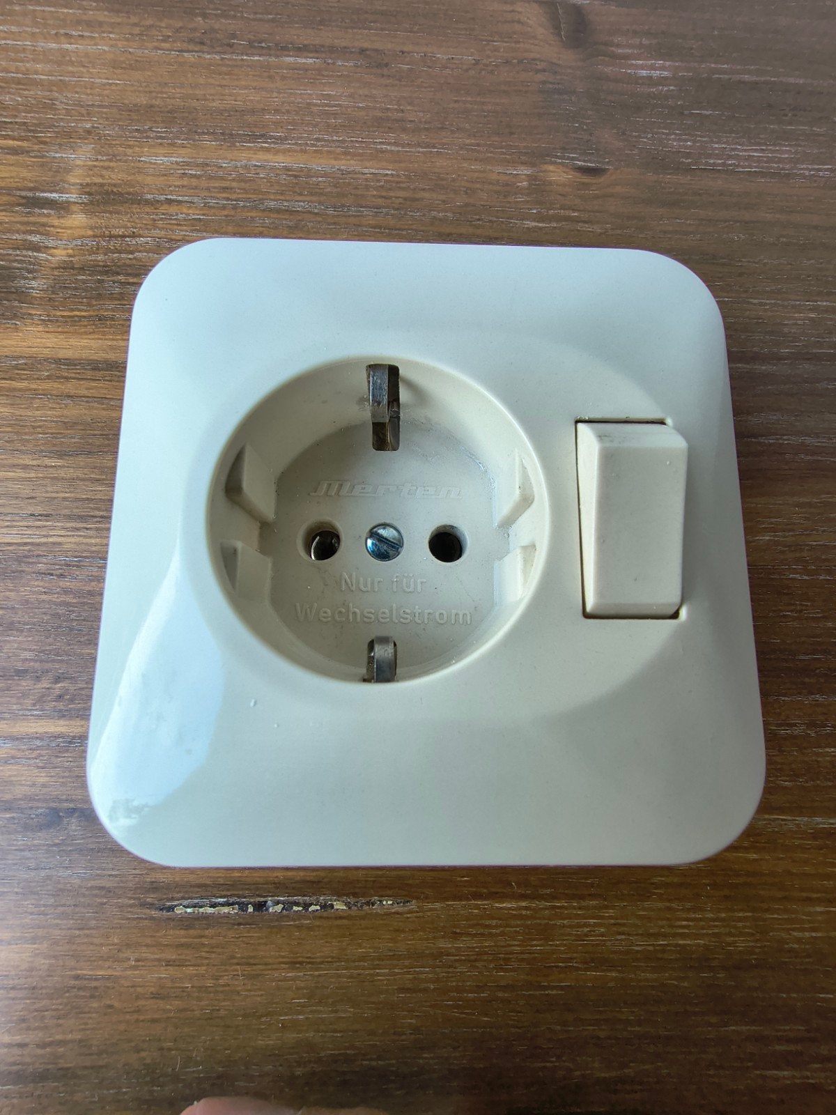 Merten geaard stopcontact met schakelaar, Ophalen of Verzenden, Stopcontact