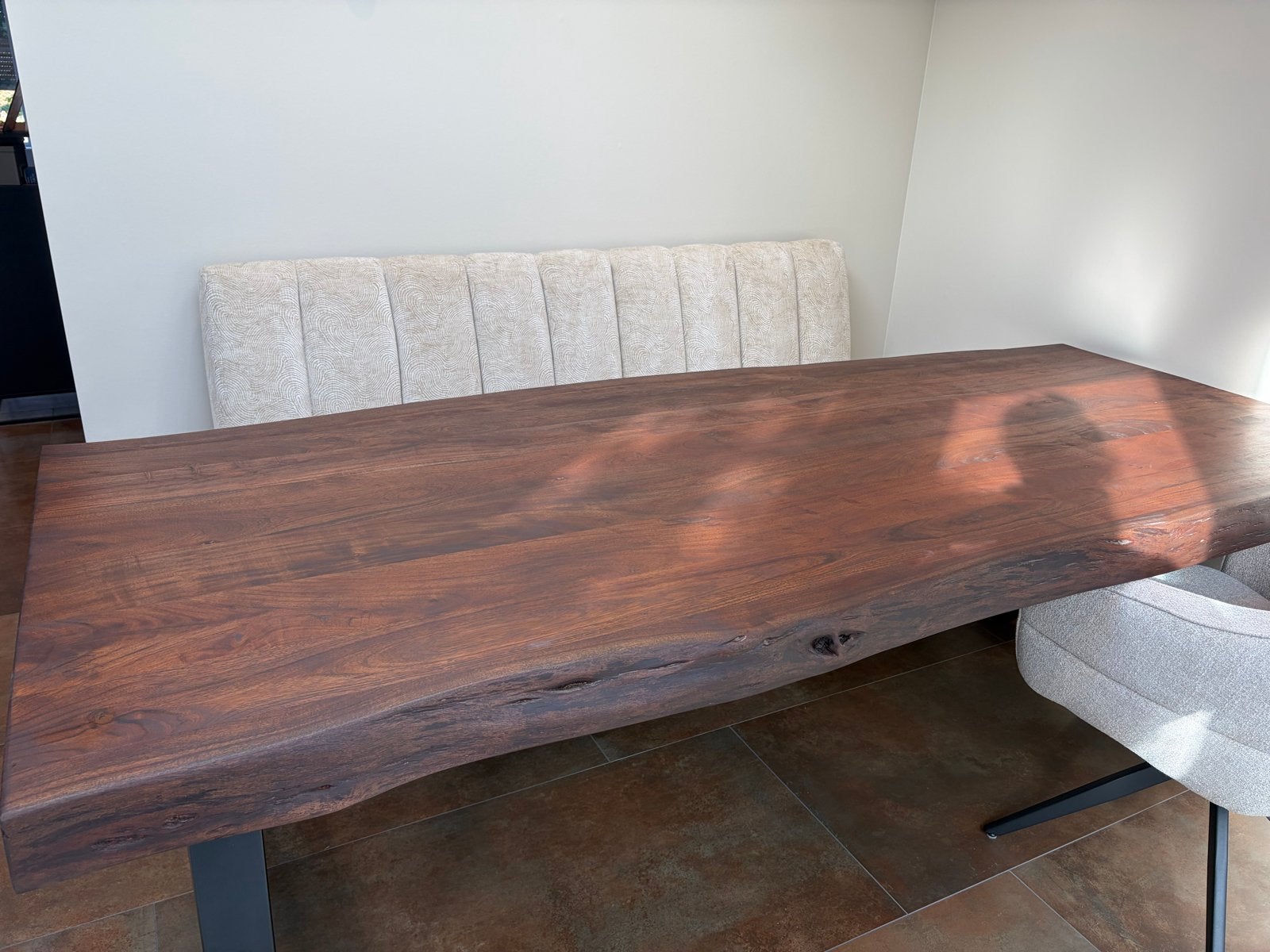 Mango houten eettafel chocoladebruin 240x100 cm met stalen p, Huis en Inrichting, Ophalen, 200 cm of meer, 50 tot 100 cm, Zo goed als nieuw