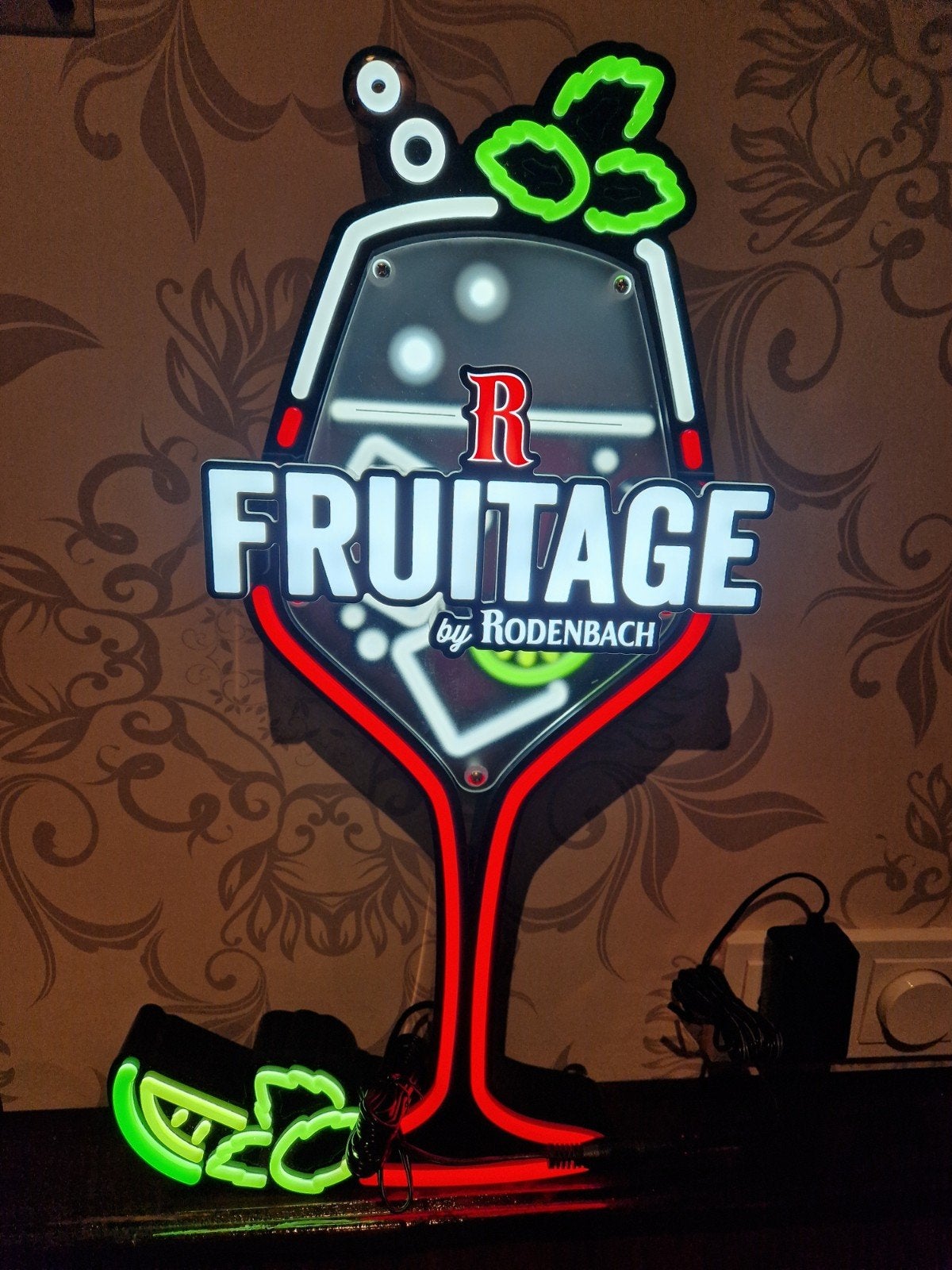 Roodenbach Fruitage lichtreclame, Eén persoon