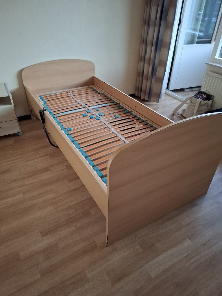 Gratis Eenpersoonsbed met elektrisch verstelbare bodem, Huis en Inrichting, Slaapkamer | Bedden, Ophalen, Gebruikt, 90 cm, Eenpersoons