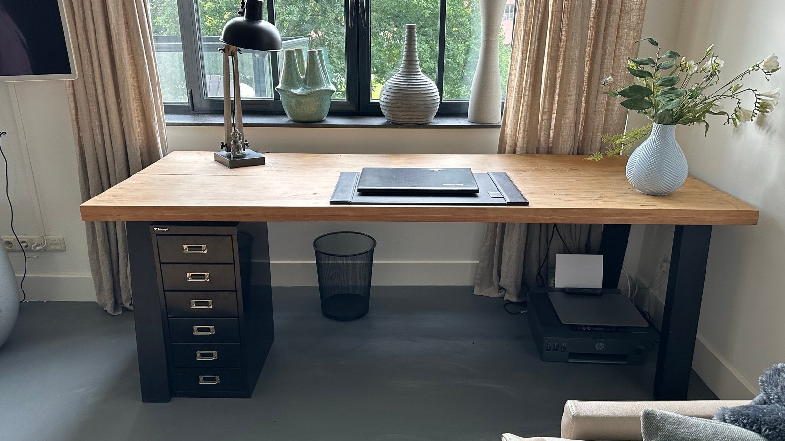 Robuuste houten tafel met metalen onderstel, Ophalen, Gebruikt, 200 cm of meer, 50 tot 100 cm