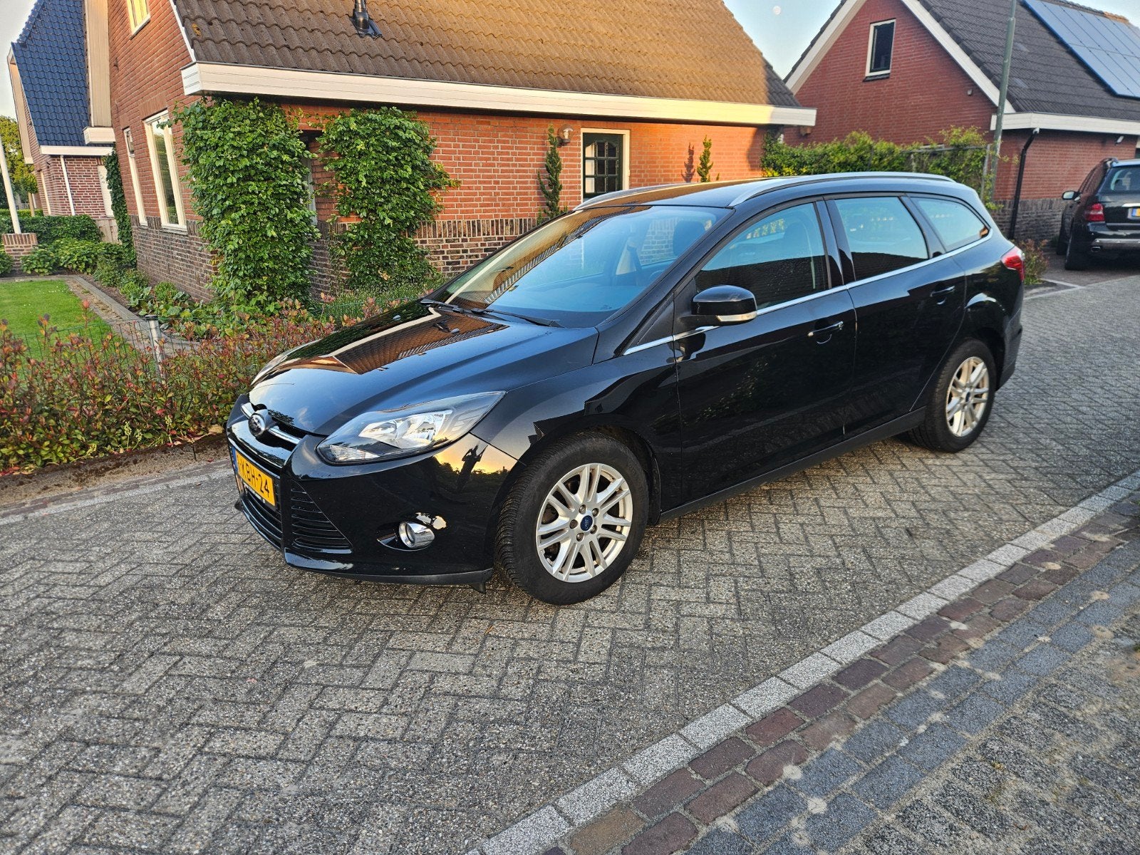 Zeer nette en goed onderhouden Ford Focus 1.0 Ecoboost 2013, 125 pk, Zwart, Zwart, Origineel Nederlands