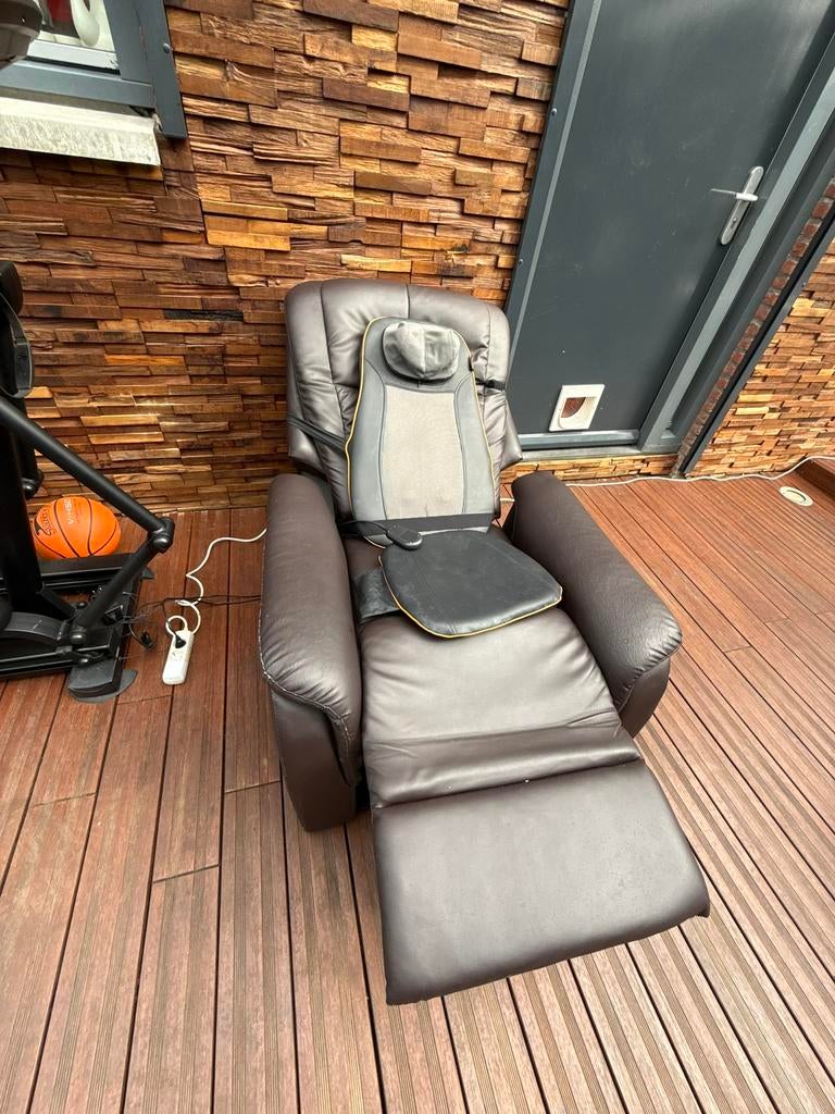 Relaxstoel met massagefunctie en voetensteun, Ophalen of Verzenden, Gebruikt, Bruin, Eén