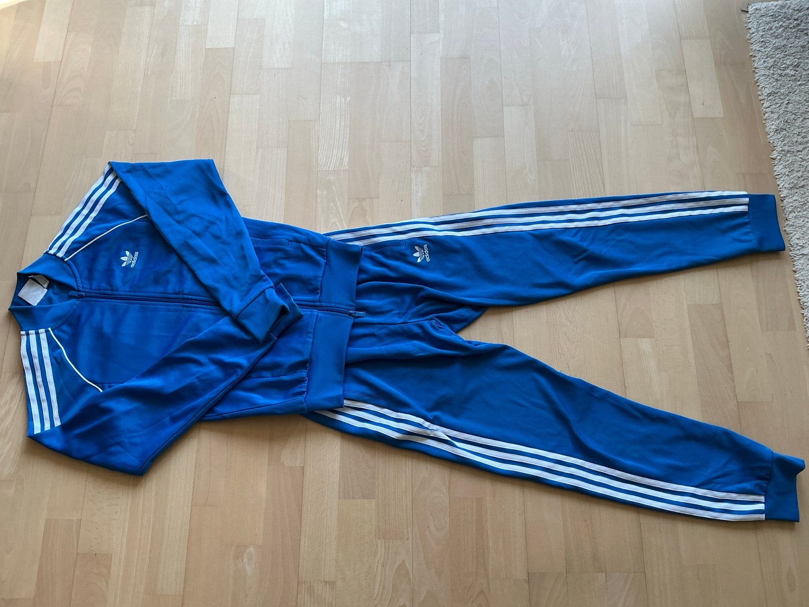 Adidas trainingspak (jasje XS, broek S), Ophalen of Verzenden, Zo goed als nieuw, Trainingspak