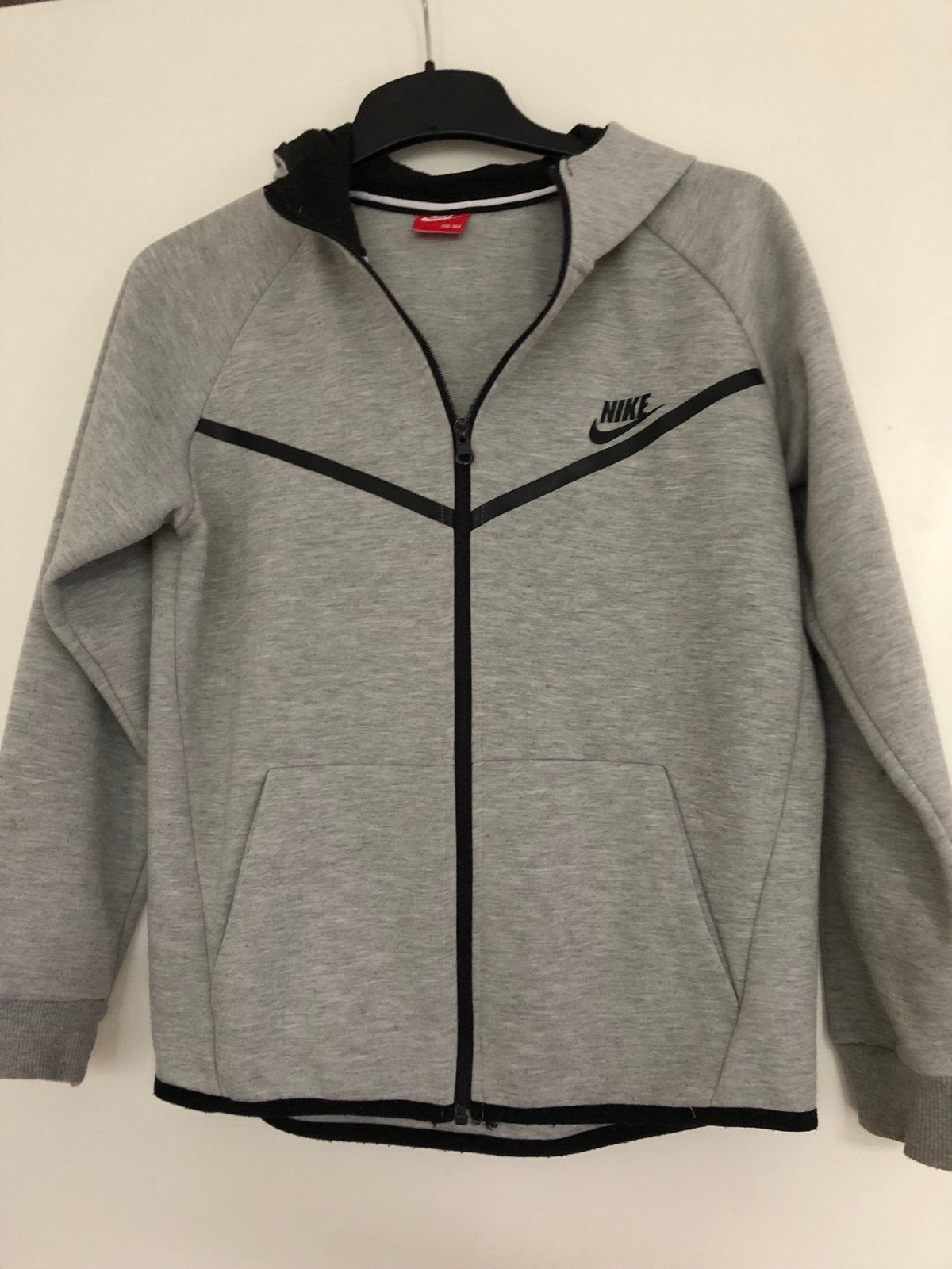 Nike Tech Fleece vest grijs maat 158-164, Ophalen of Verzenden, Gebruikt, Jongen of Meisje, Trui of Vest