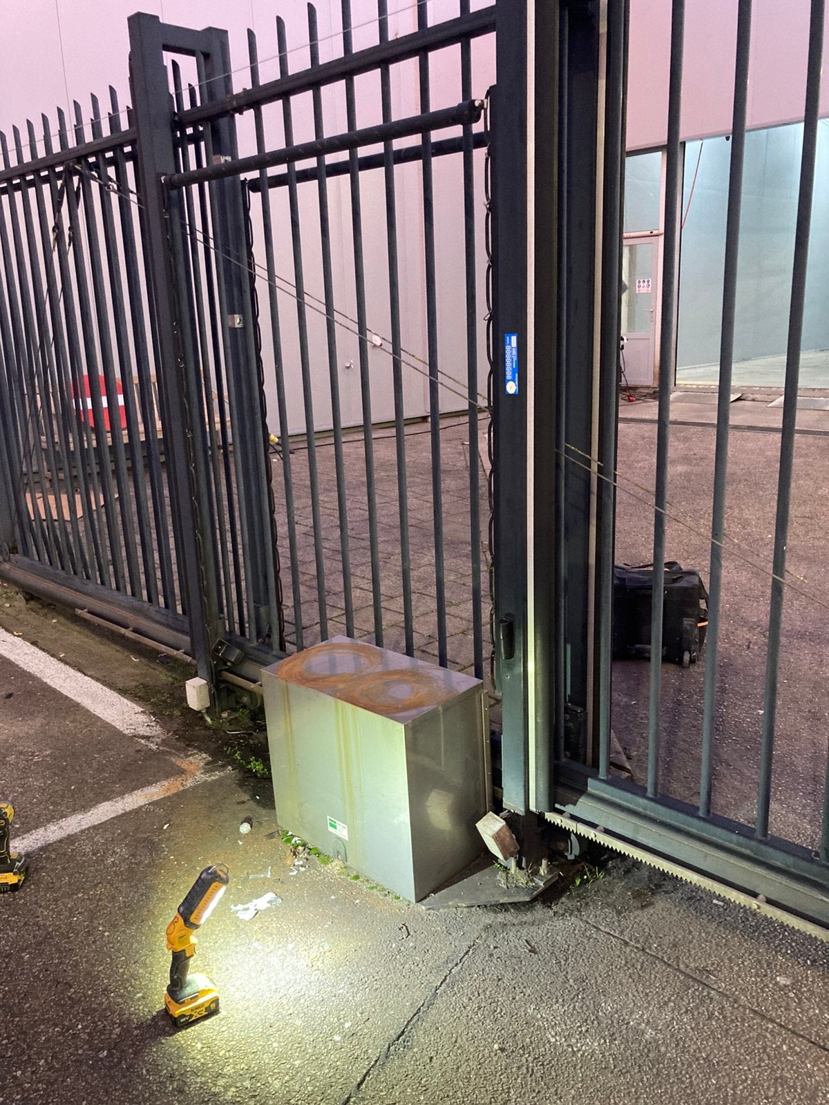Industriële elektrische schuifpoort, Schuifpoort, Ophalen of Verzenden, Zo goed als nieuw, 200 cm of meer
