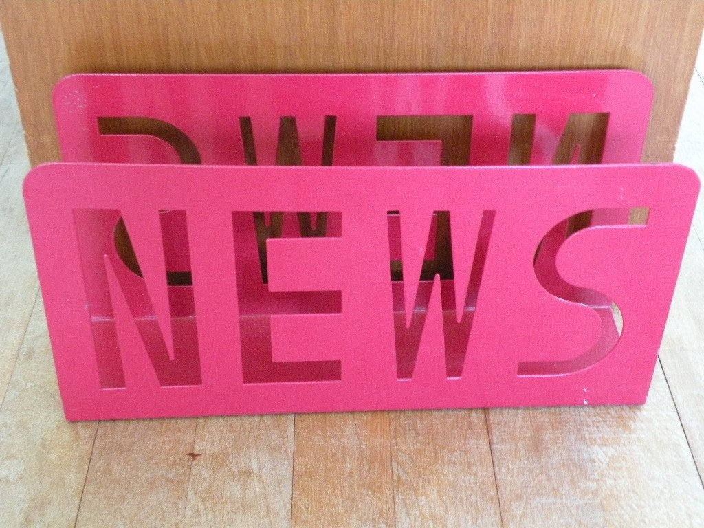 Tijdschriftenrek NEWS. Design 1970-1979. Space age., Ophalen of Verzenden, Zo goed als nieuw, Rood, Metaal