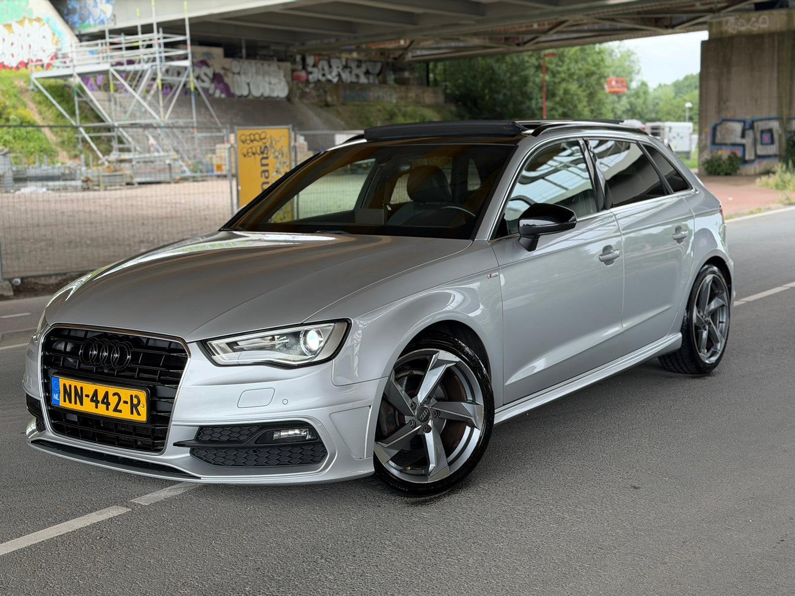 Audi A3 1.4 TFSI 123PK 3X S-Line | AUTOMAAT |PANO | BOMVOL, 4 cilinders, Particulier, Zilver of Grijs, 57 €/maand