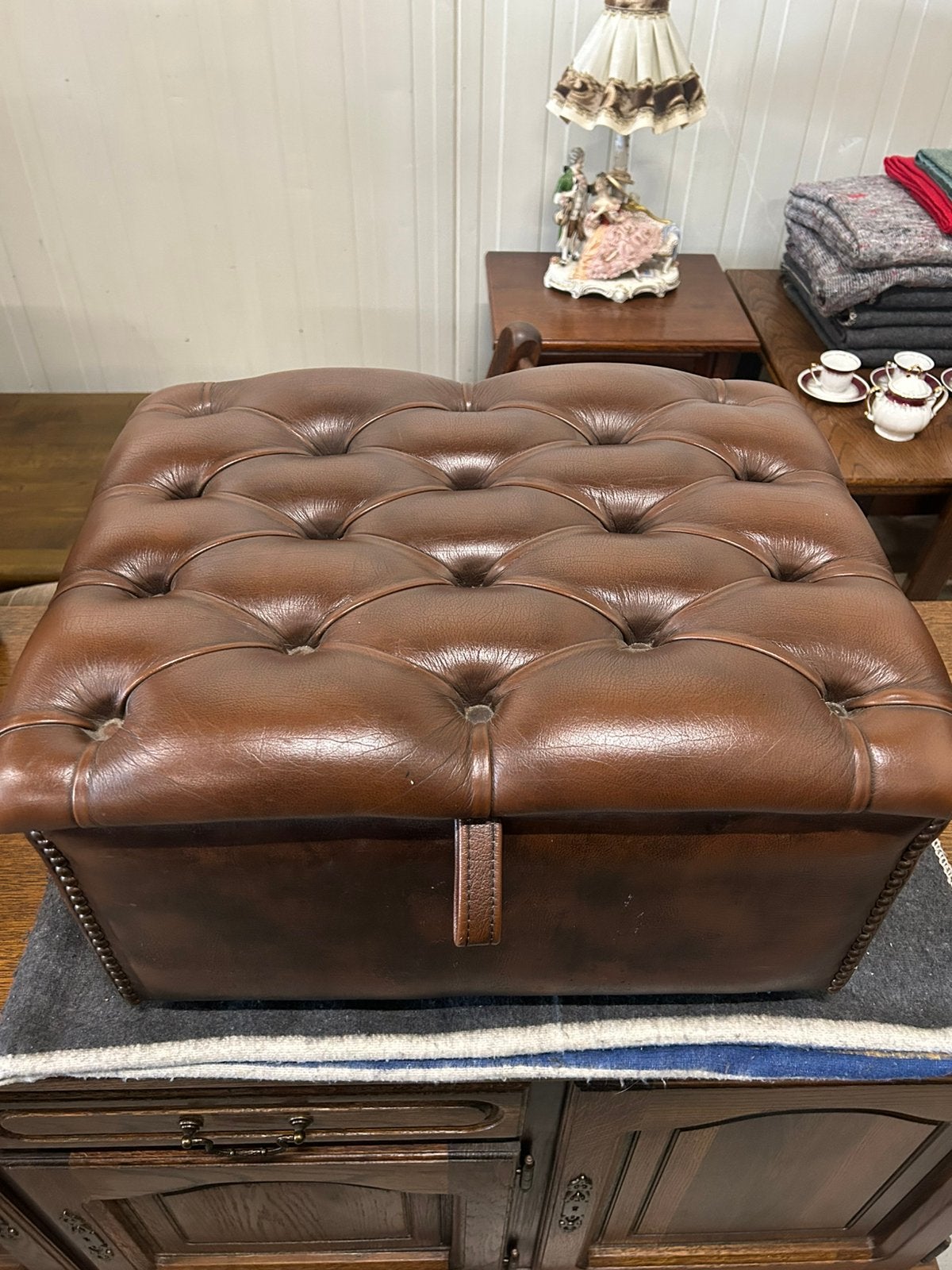 Chesterfield hocker voetenbank, Ophalen, Zo goed als nieuw, Vierkant, 75 tot 100 cm
