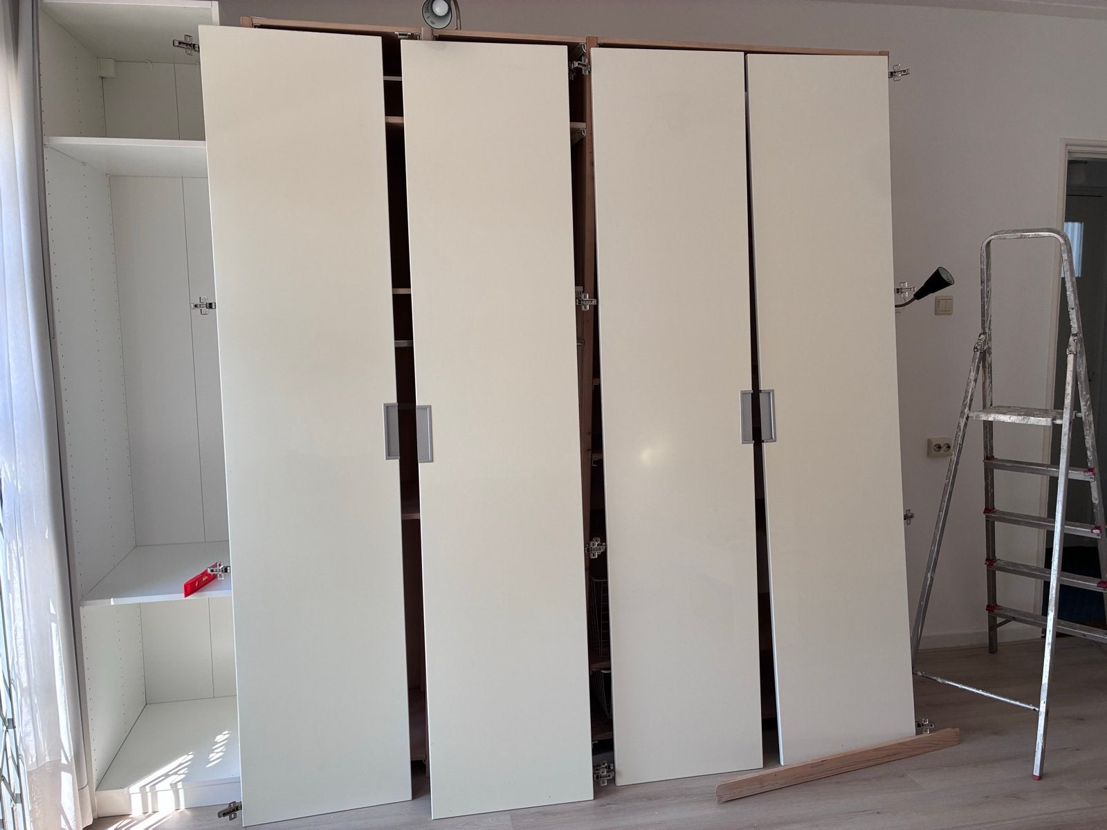 4 hoogglans kastdeuren met scharnieren, Ophalen, Kunststof, Gebruikt, 100 tot 150 cm