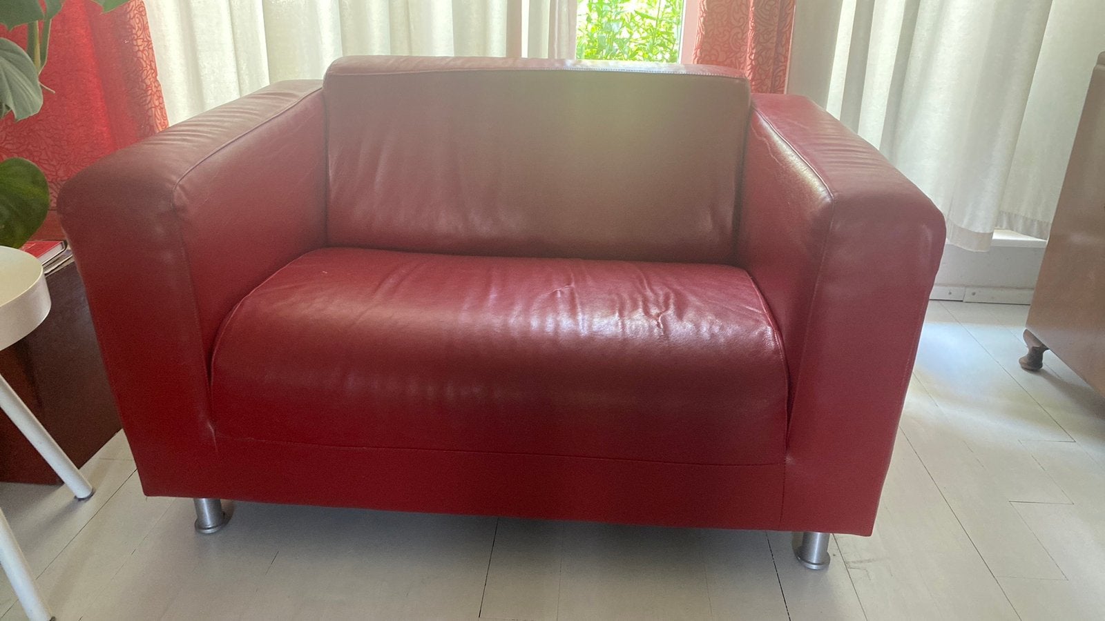 Rode loveseat, Gebruikt, Tweepersoons, Ophalen of Verzenden, Rechte bank