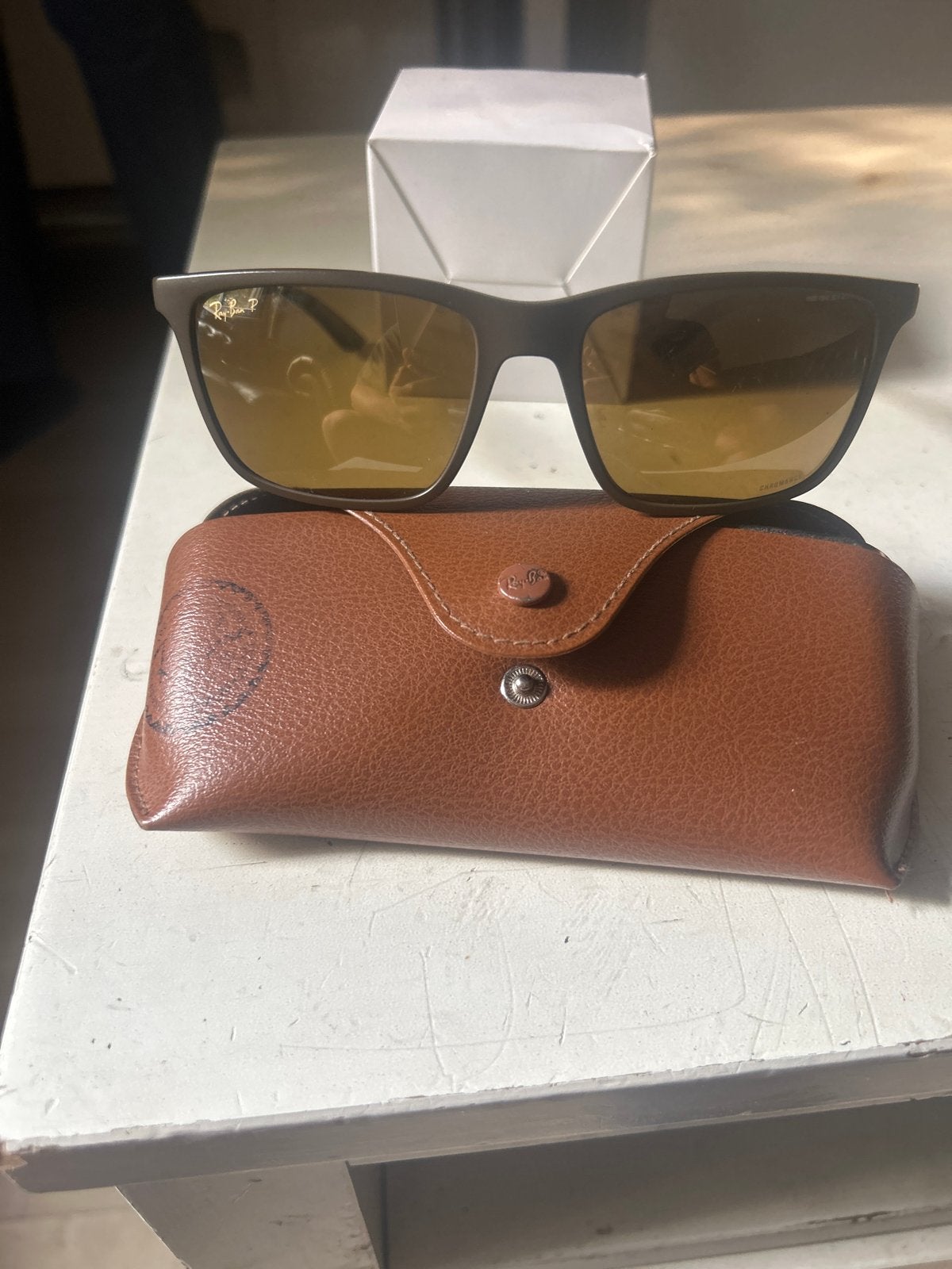 Ray-Ban zonnebril met bruine glazen en etui, Ophalen, Zonnebril, Bruin, Zo goed als nieuw
