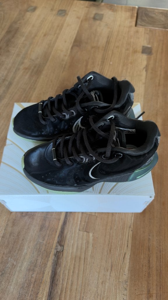 Nike LeBron XXI GS mt 33 nieuw, Zwart, Nike, Nieuw, Ophalen of Verzenden