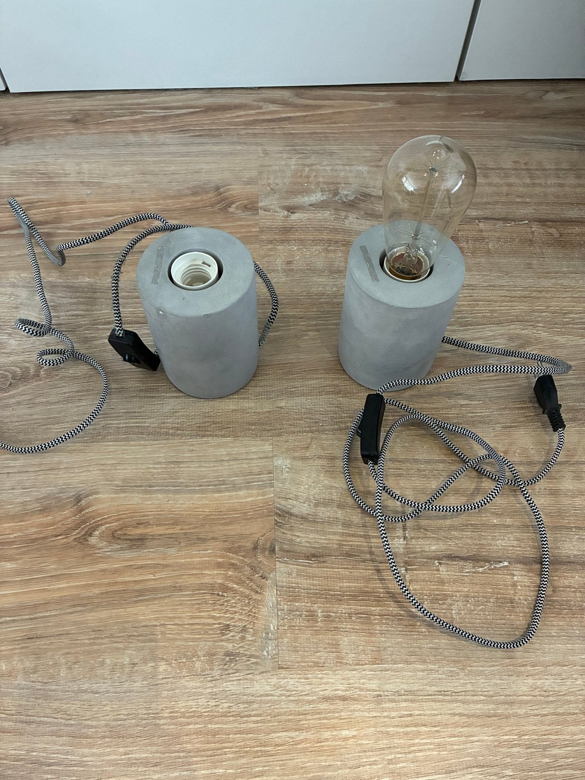 Twee stenen lampvoeten met schakelaar, Overige merken, Grijs, Industrieel, E27 (groot)