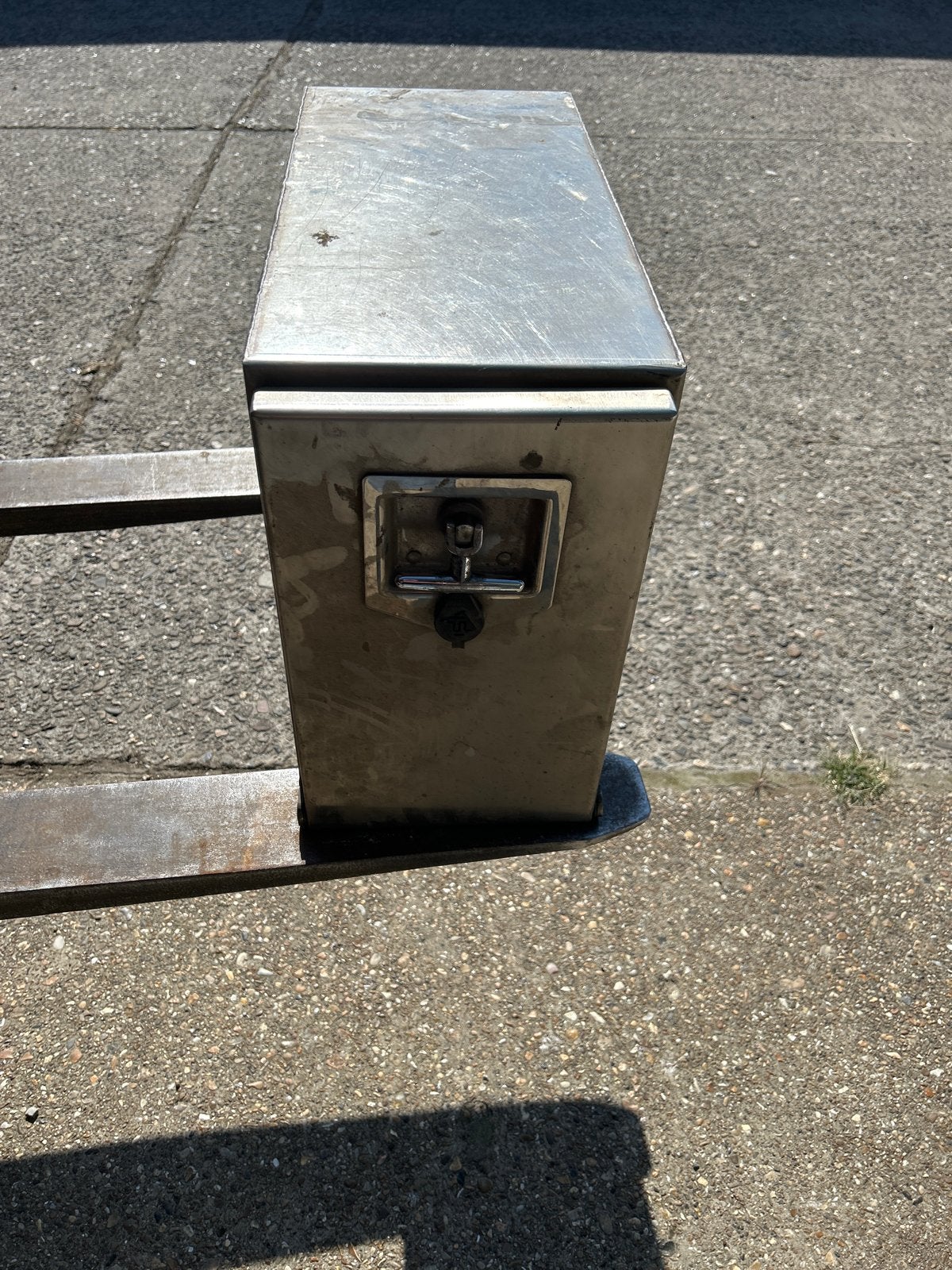 Metalen gereedschapskist voor voertuig, Gebruikt, Ophalen of Verzenden, Nvt, Nvt