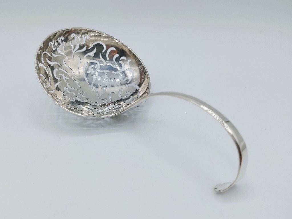 Zilveren strooilepel, J.J. Dreux, Rotterdam, 1750, Verzenden, Zilver