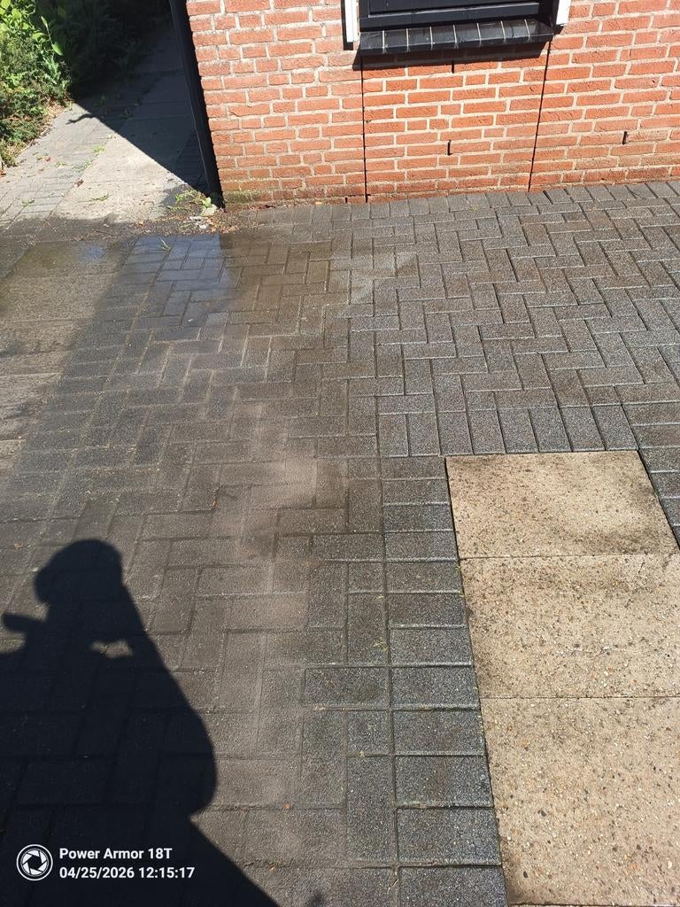Foto 5 van DE GOEDKOOPSTE professionele oprit reinigen met hogedruk |