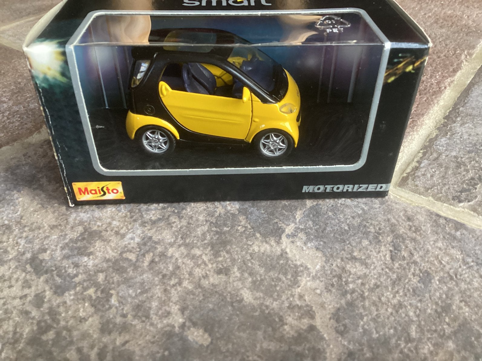 Gele smart 1:33, merk Maisto, Ophalen of Verzenden, Zo goed als nieuw, Auto, Overige merken