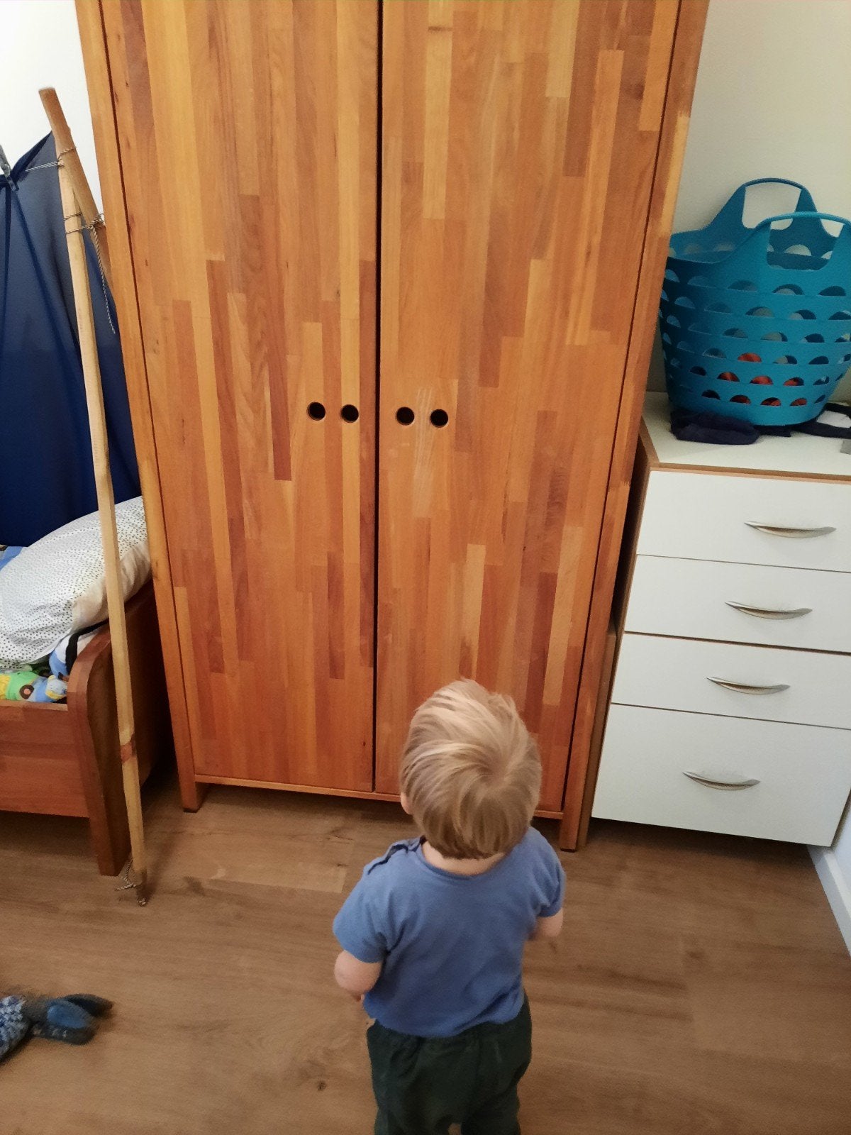 Kinderkamer- kast van massief hout., Ophalen, Gebruikt, 180 cm of meer, 85 tot 100 cm