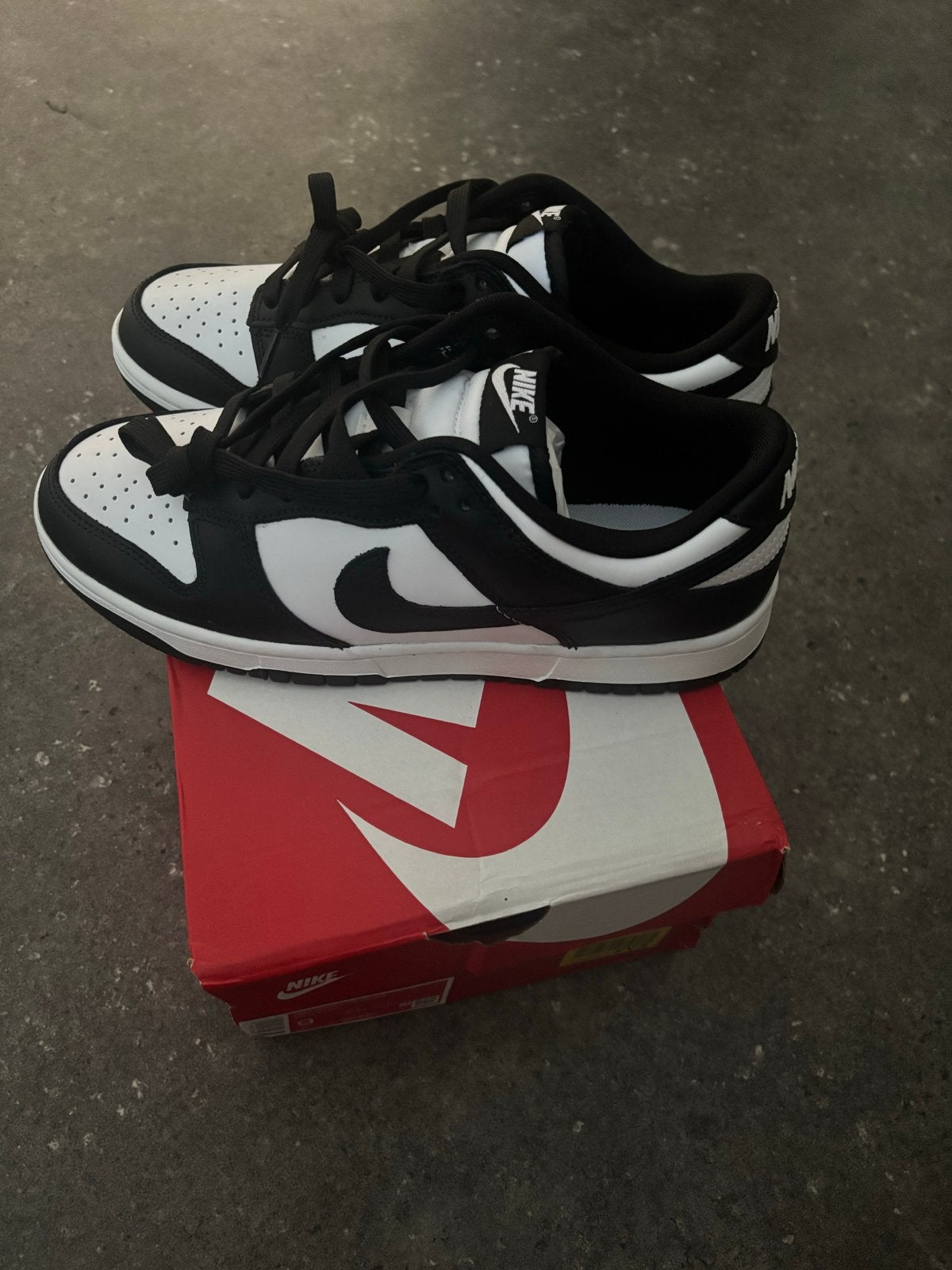 Nike Dunk Low Panda - Maat 42,5 - Nieuw in doos, Kleding | Heren, Schoenen, Ophalen, Nieuw, Zwart, Sneakers of Gympen