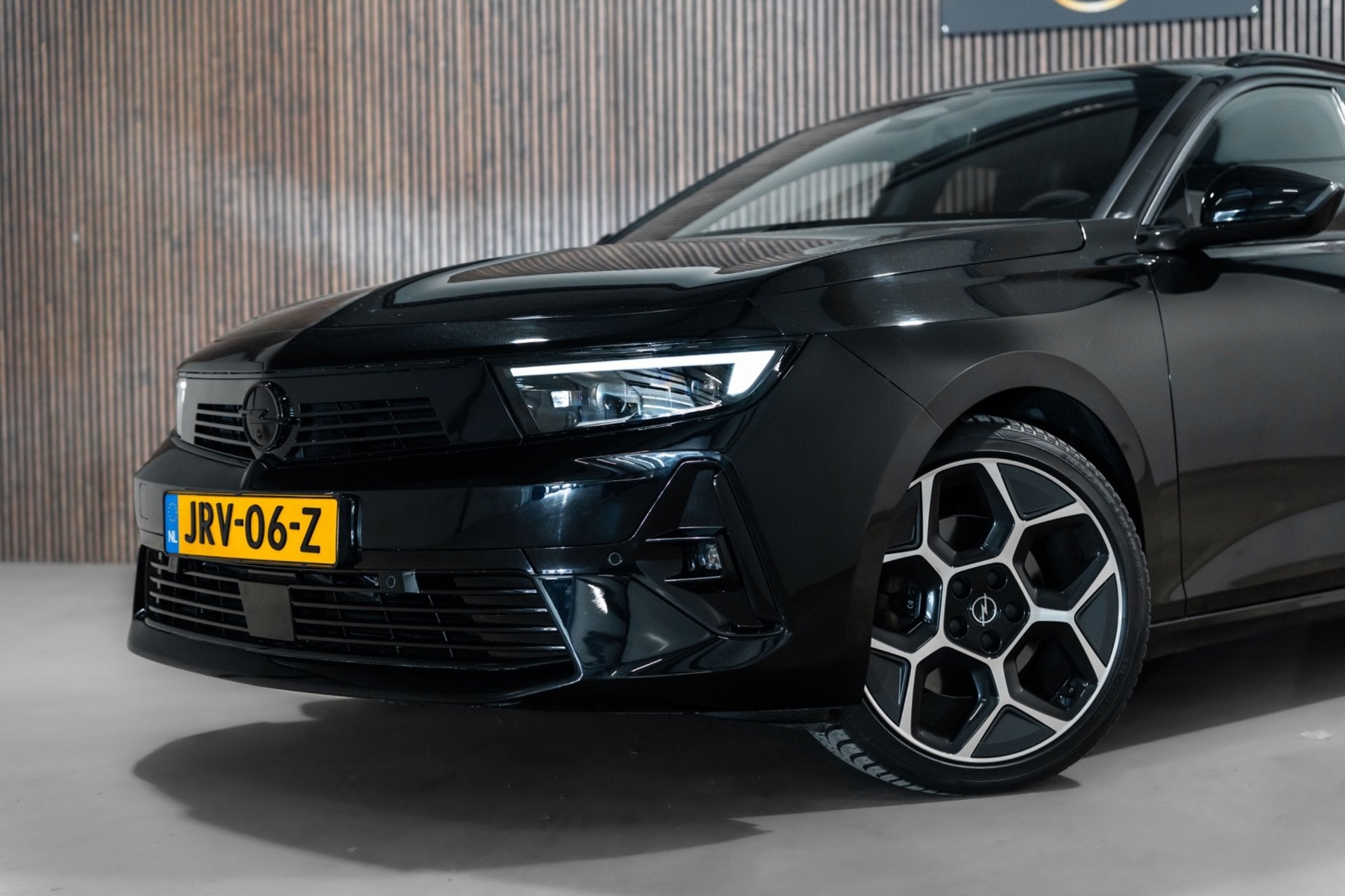Opel ASTRA SPORTS TOURER 1.2 Ultimate Automaat Volledig uitg, Auto's, Opel, Dealer onderhouden, 1199 cc, Zwart, Automatische klimaatregeling