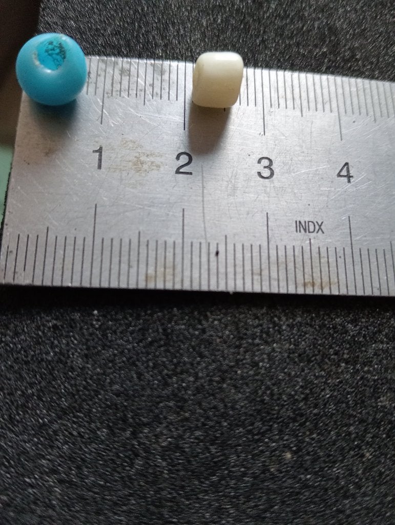 2 stuks verschillende Romeinse periode glaskralen, Antiek en Kunst, Antiek | Glas en Kristal, Ophalen of Verzenden