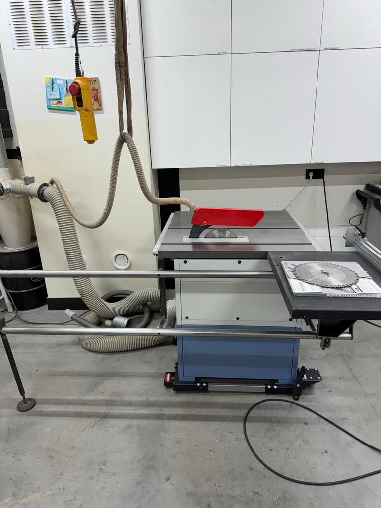 Zaagtafel met roltafel 230 volt en zaagbladen Kanefusa, Ophalen, Gebruikt, Cirkelzaag, 70 mm of meer