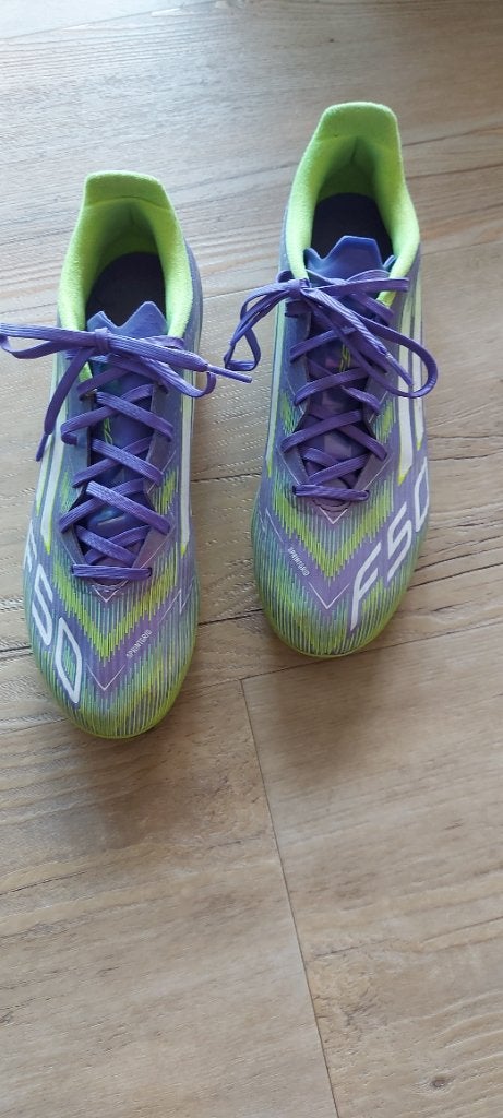 Voetbalschoenen adidas F50, Maat XS of kleiner, Schoenen, Ophalen of Verzenden, Zo goed als nieuw