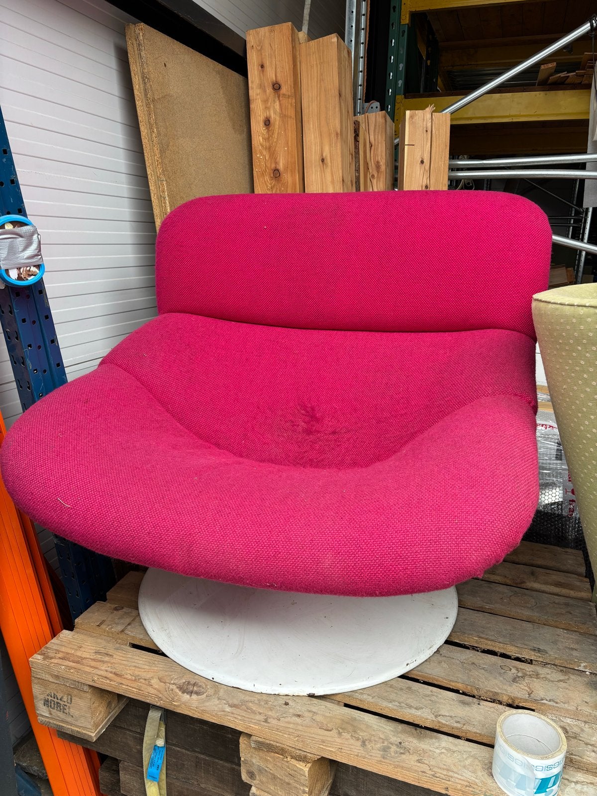 Vintage roze Artifort F518 fauteuil, Ophalen, Gebruikt, Stof, Modern