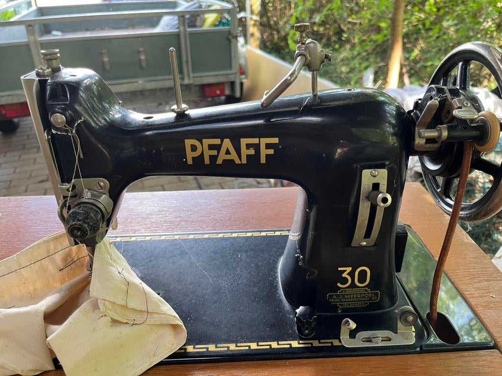 Vintage Pfaff 30 naaimachine met meubel, Antiek en Kunst, Antiek | Naaimachines, Ophalen of Verzenden